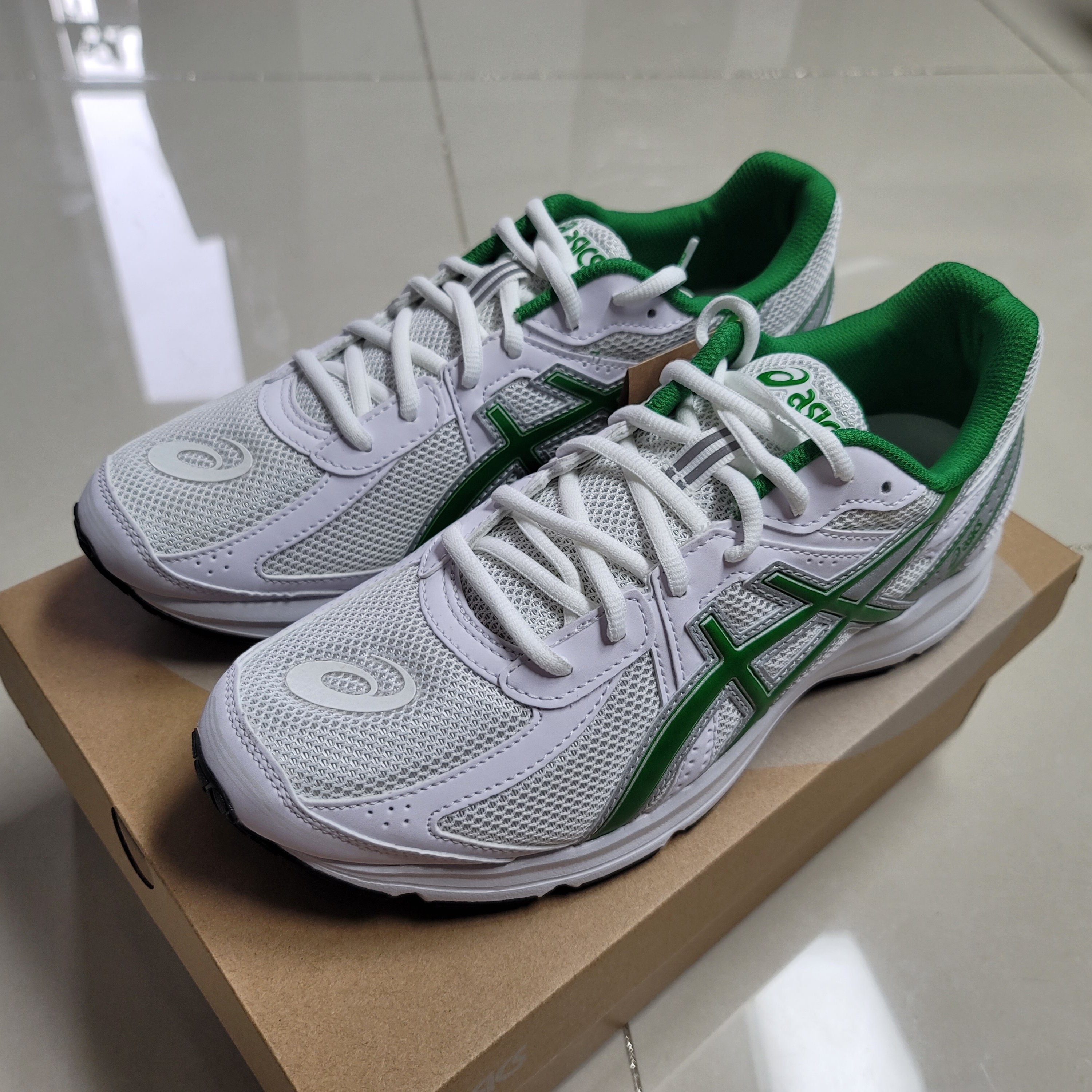 Asics Jog 100 S White Green - 2E Wide 착용 스타일 - 1