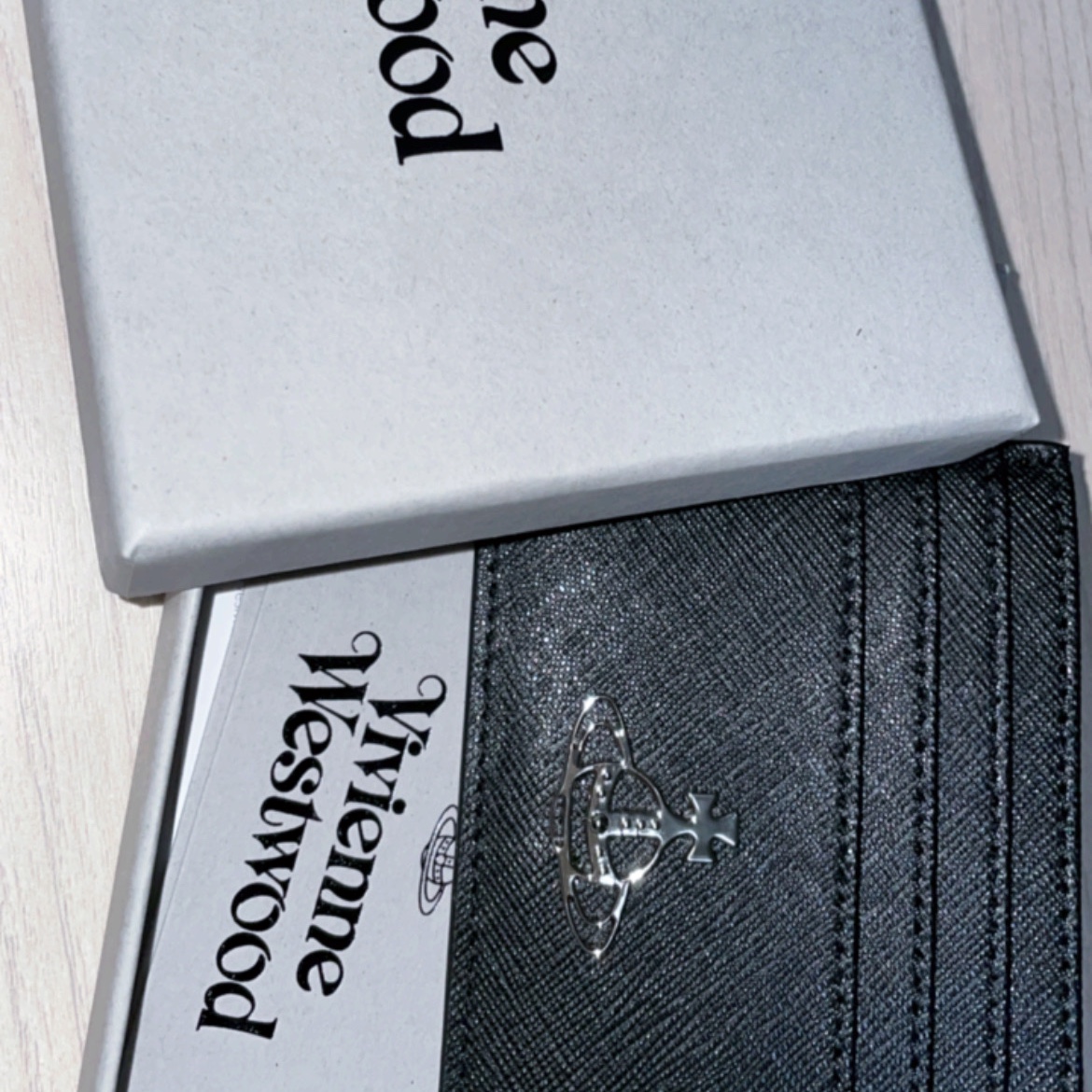 Vivienne Westwood Logo Card Holder Black 착용 스타일 - 1
