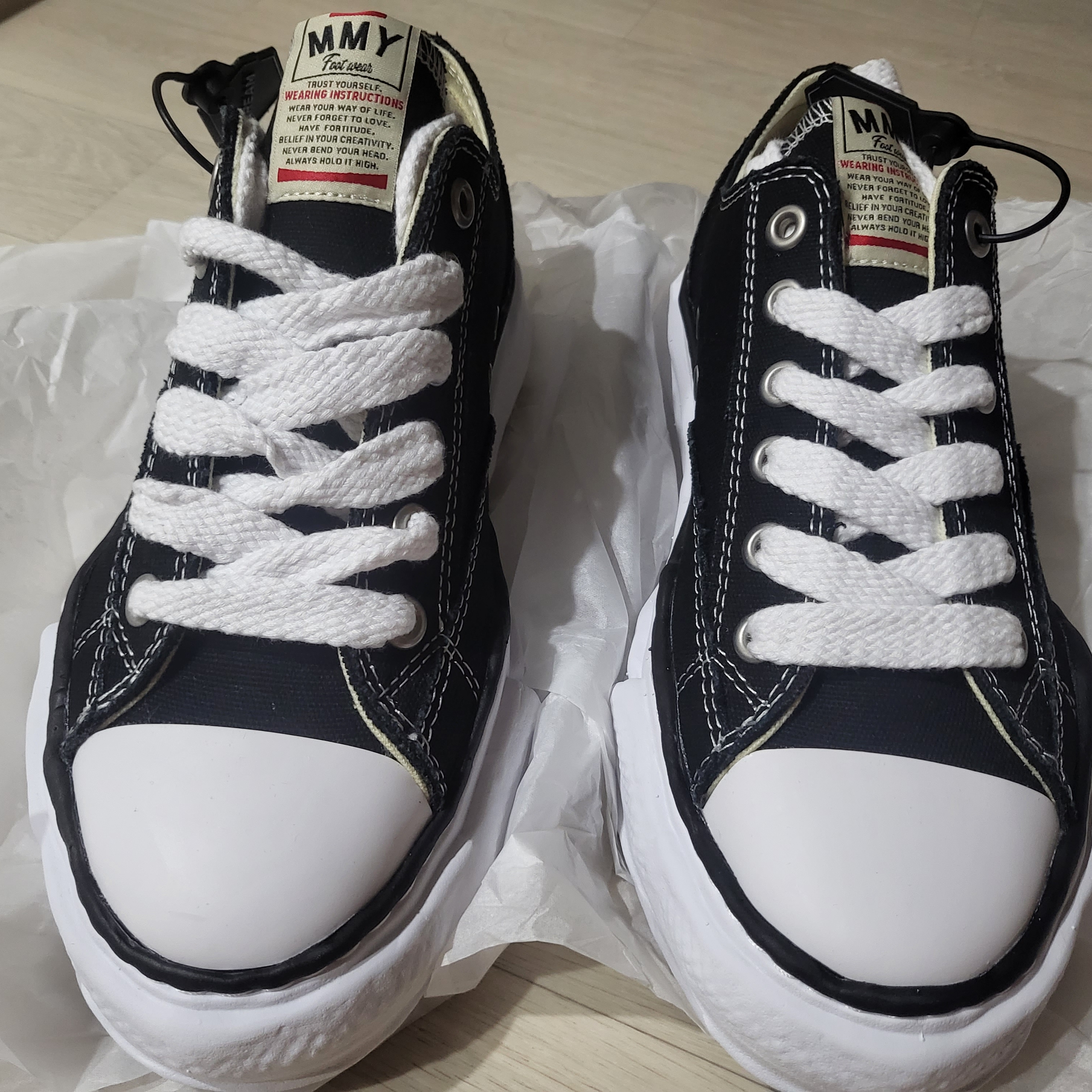 Maison Mihara Yasuhiro Peterson OG Sole Canvas Low Sneakers Black 착용 스타일