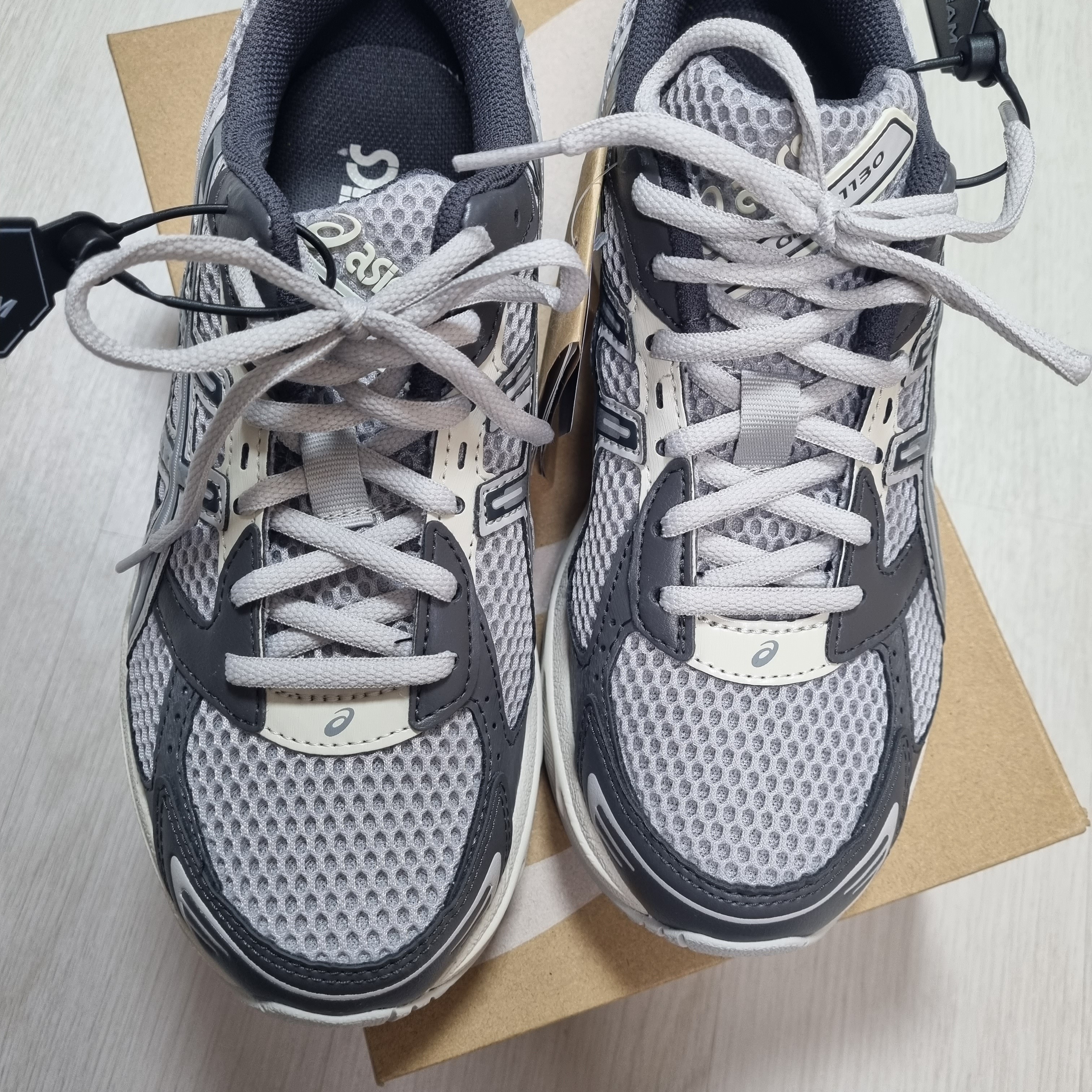 Asics Gel-1130 Oyster Grey Clay Grey 착용 스타일 - 2