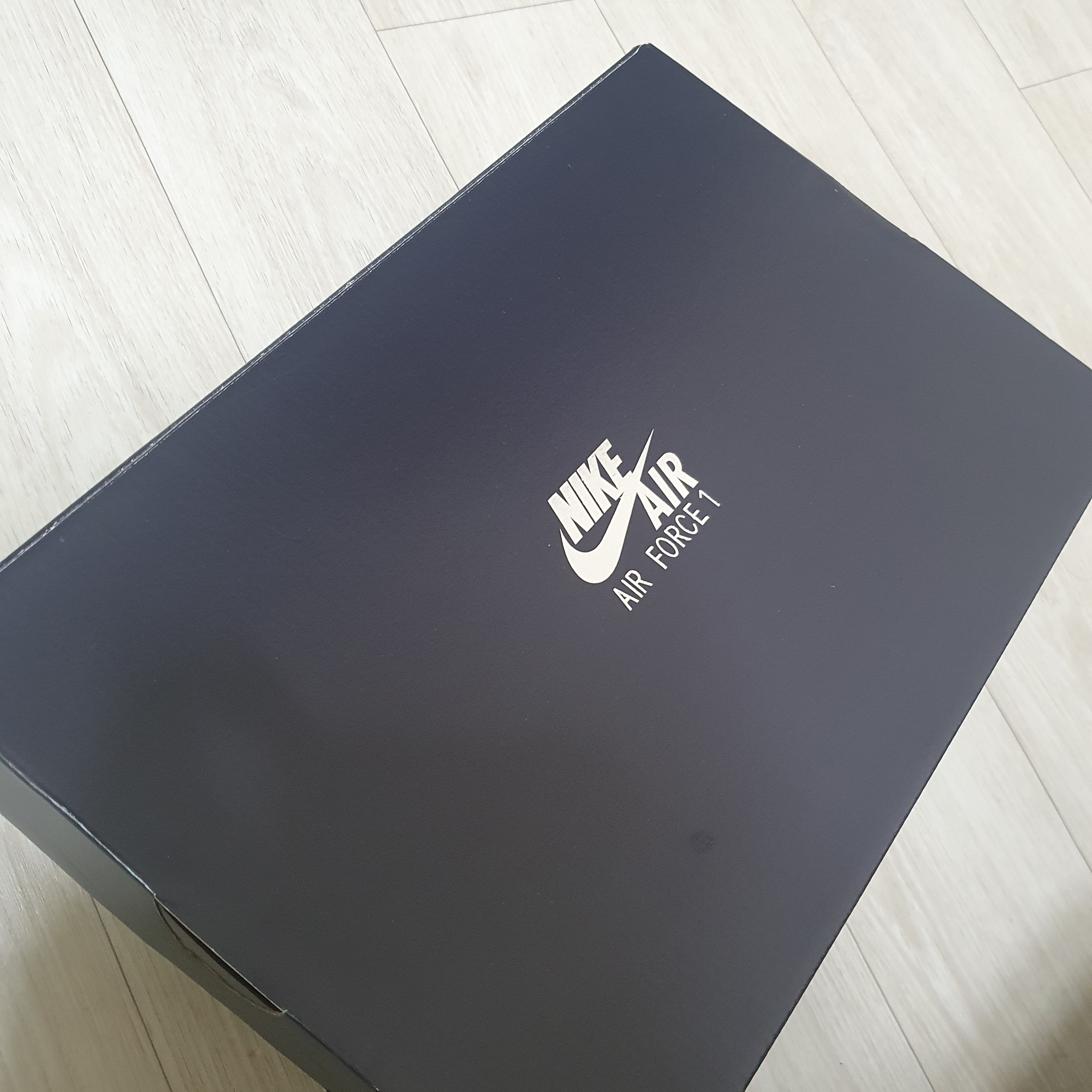 Nike Air Force 1 B Silver Snake 착용 스타일 - 2