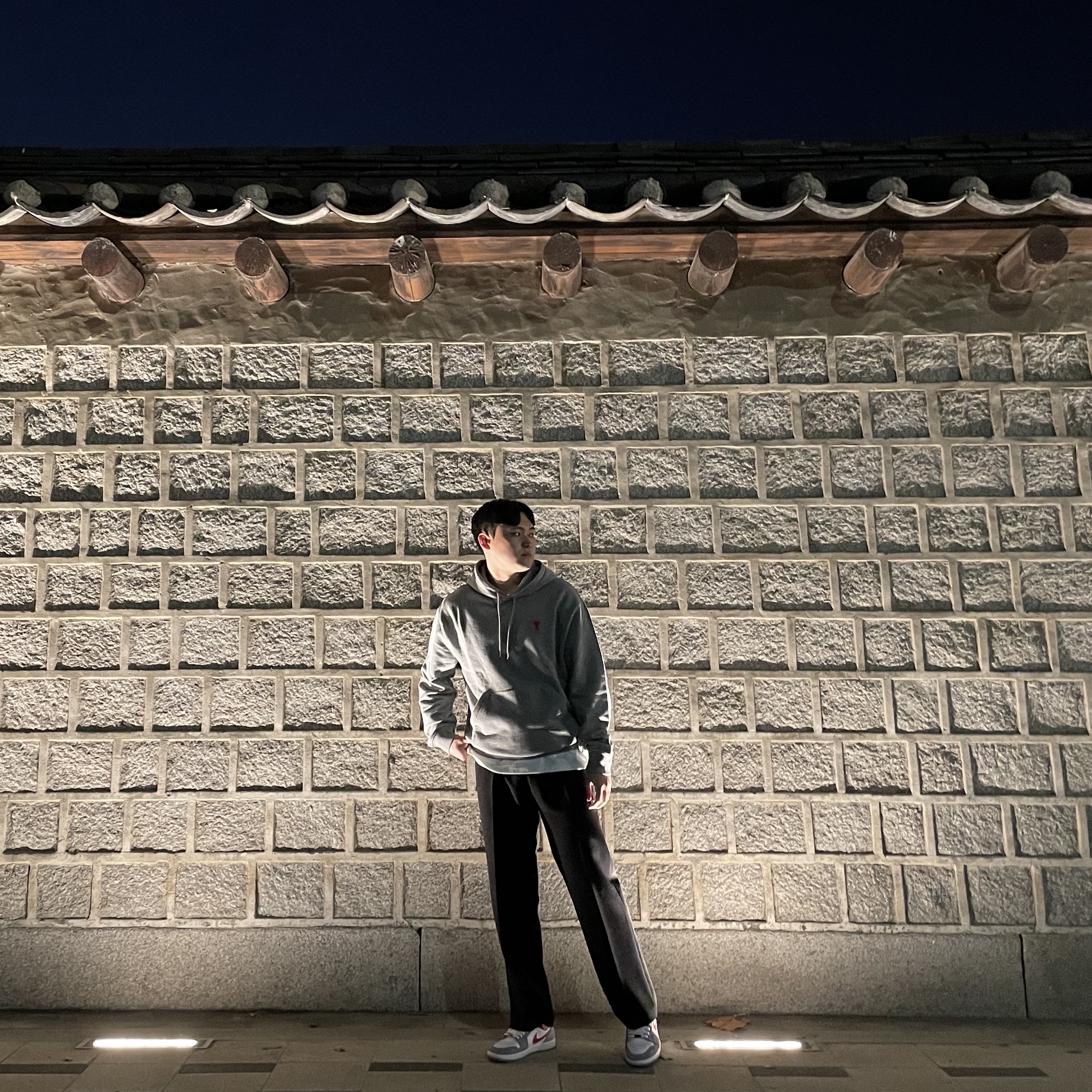 AMI de Coeur Hood Sweatshirt Heather Grey, Jordan 1 Low SE Light Smoke Grey Gym Red 착용 스타일 - 1