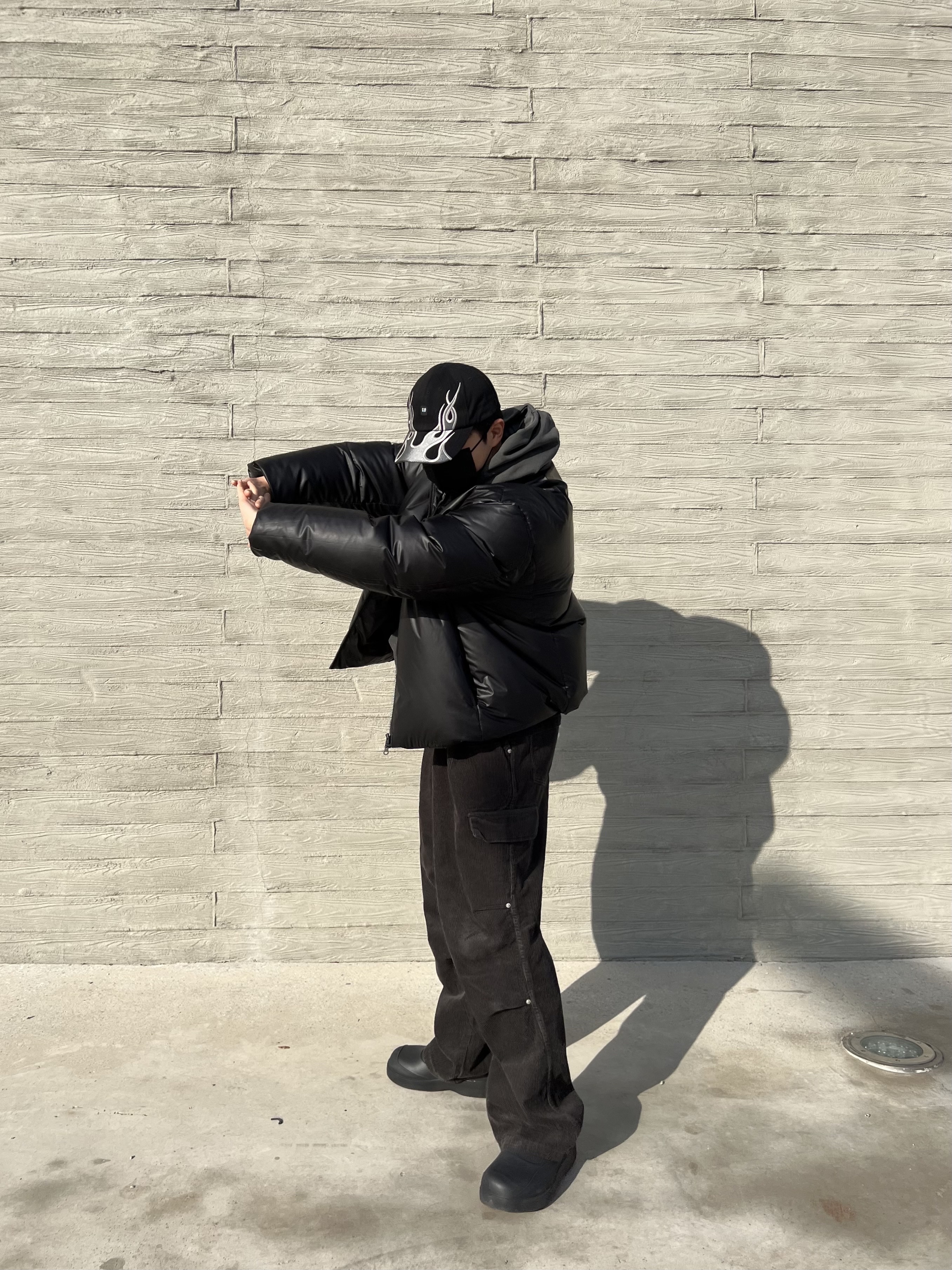 Yeezy Gap Engineered By Balenciaga Flame Cap Black 착용 스타일 - 4