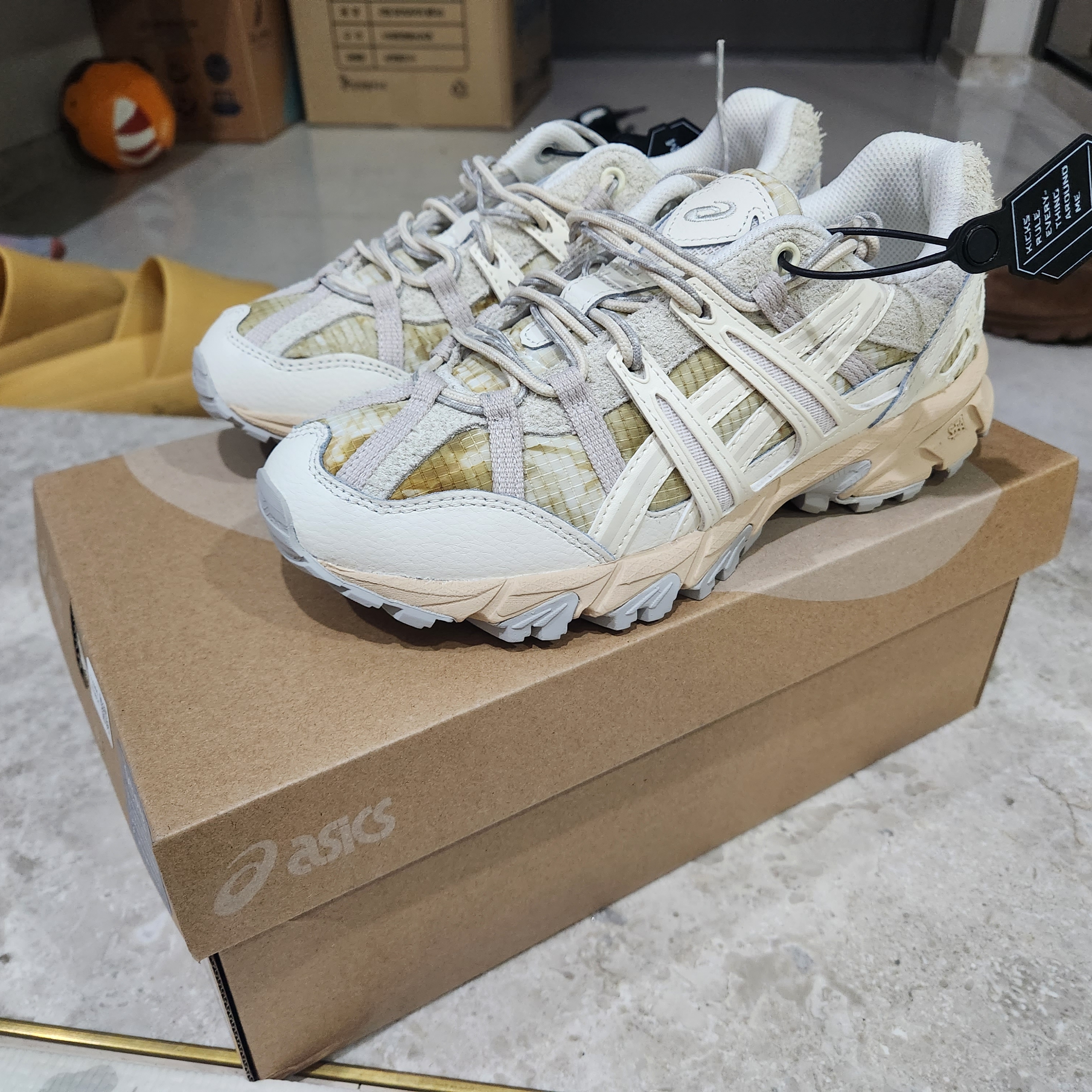 Asics Gel-Sonoma 15-50 Cream Oatmeal 착용 스타일