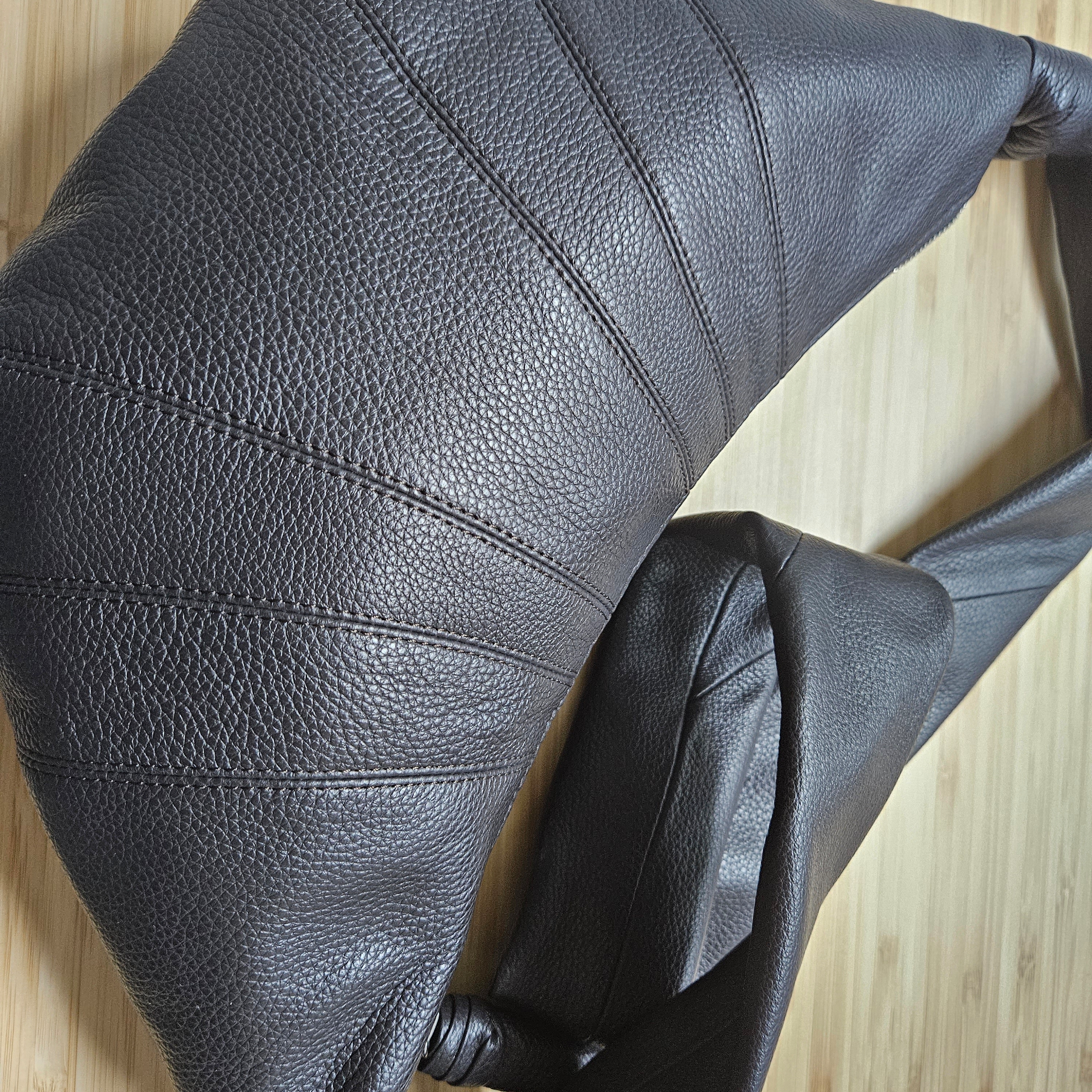 Lemaire Small Croissant Bag Soft Grained Leather Dark Chocolate 착용 스타일