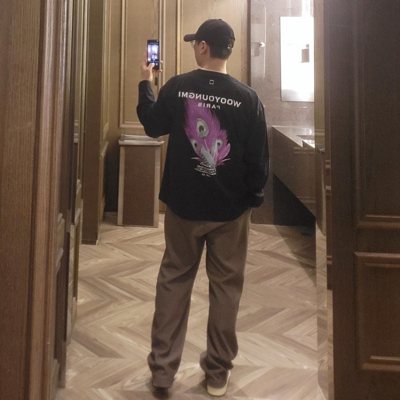 Wooyoungmi Embroidered Ball Cap Black - 23SS, Wooyoungmi Feather Long Sleeve T-Shirt Black - 23SS 착용 스타일 - 3