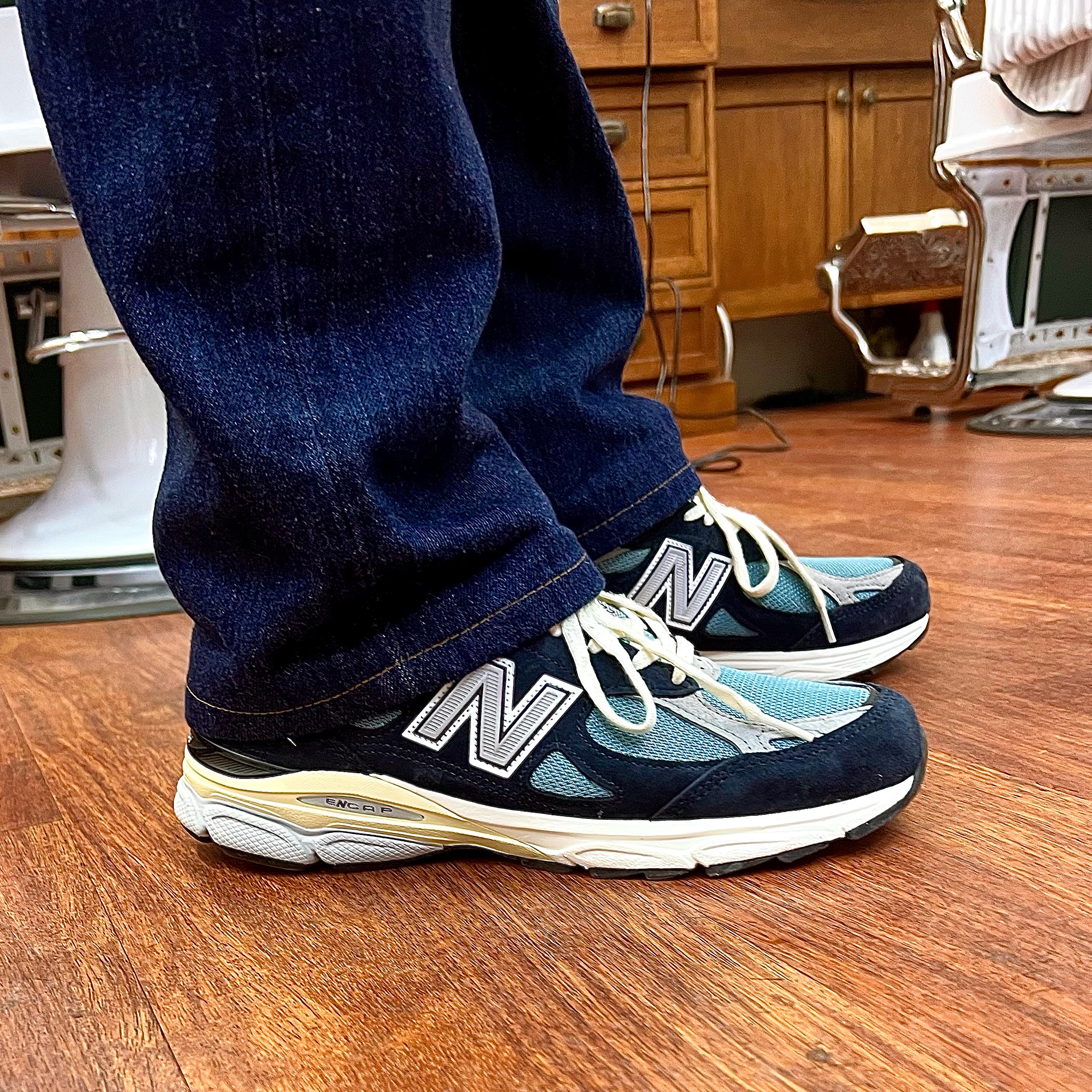 New Balance 990v3 Made in USA Navy Spring Tide 착용 스타일 - 1