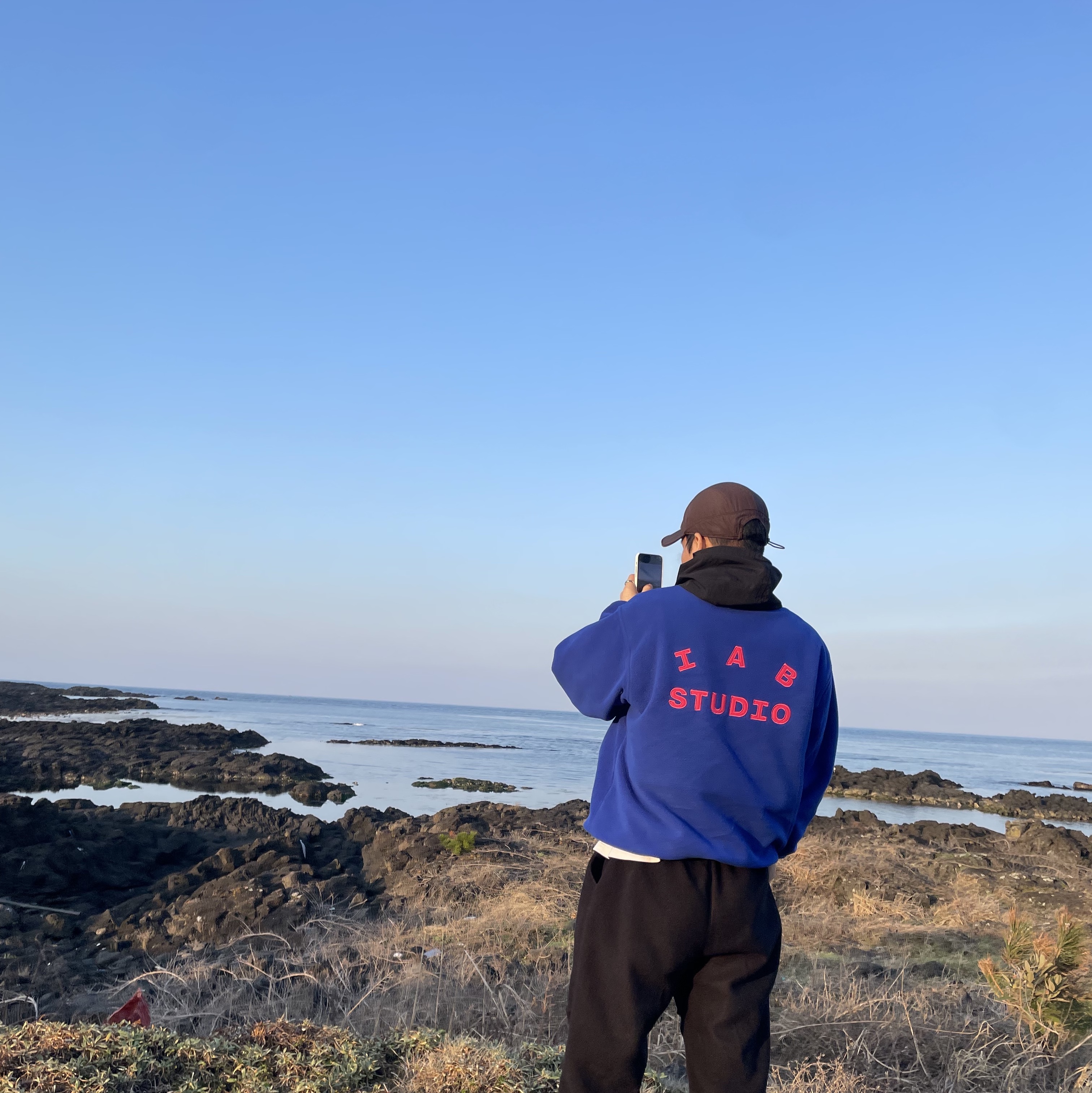 IAB Studio x Thor Fleece Blue Pink 착용 스타일 - 2