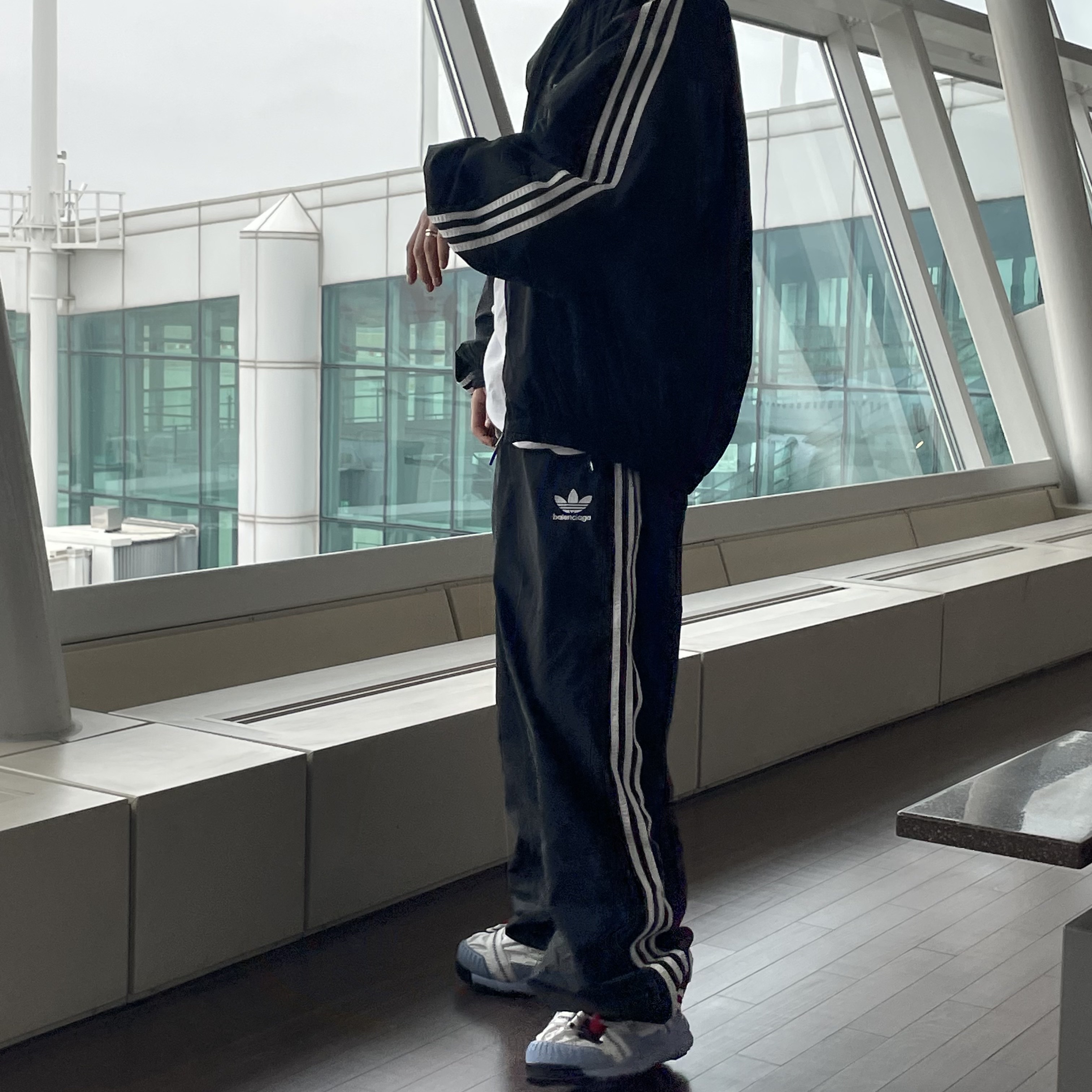Nike x Tom Sachs Mars Yard Overshoe 3.0, Balenciaga x Adidas Performance Poplin Tracksuit Jacket Black 착용 스타일 - 1