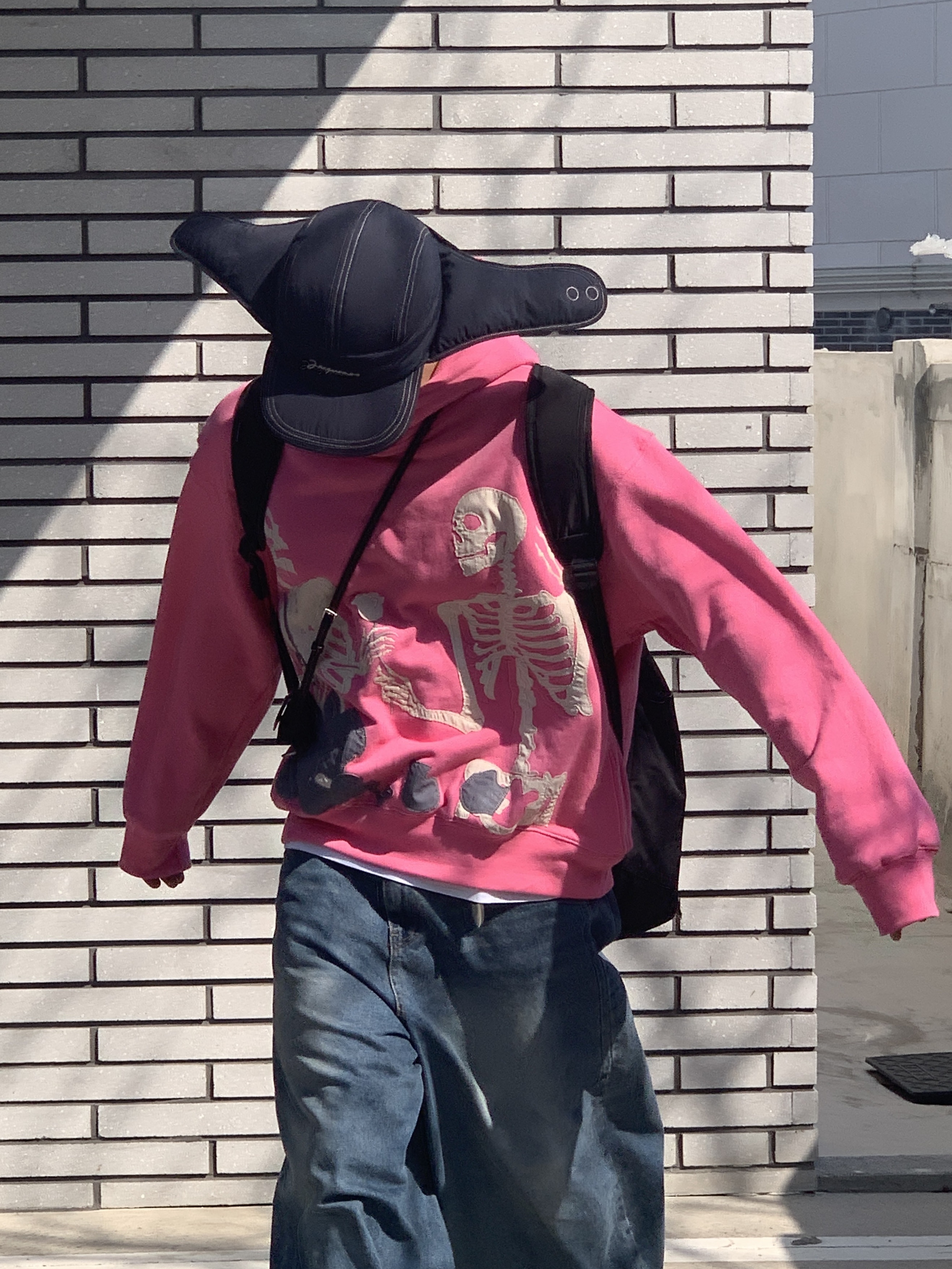Balenciaga XL Army Boots Full Eva Black, Jacquemus La Cagoule Bricciola Puffed Ear Flap Hat Navy 착용 스타일 - 4