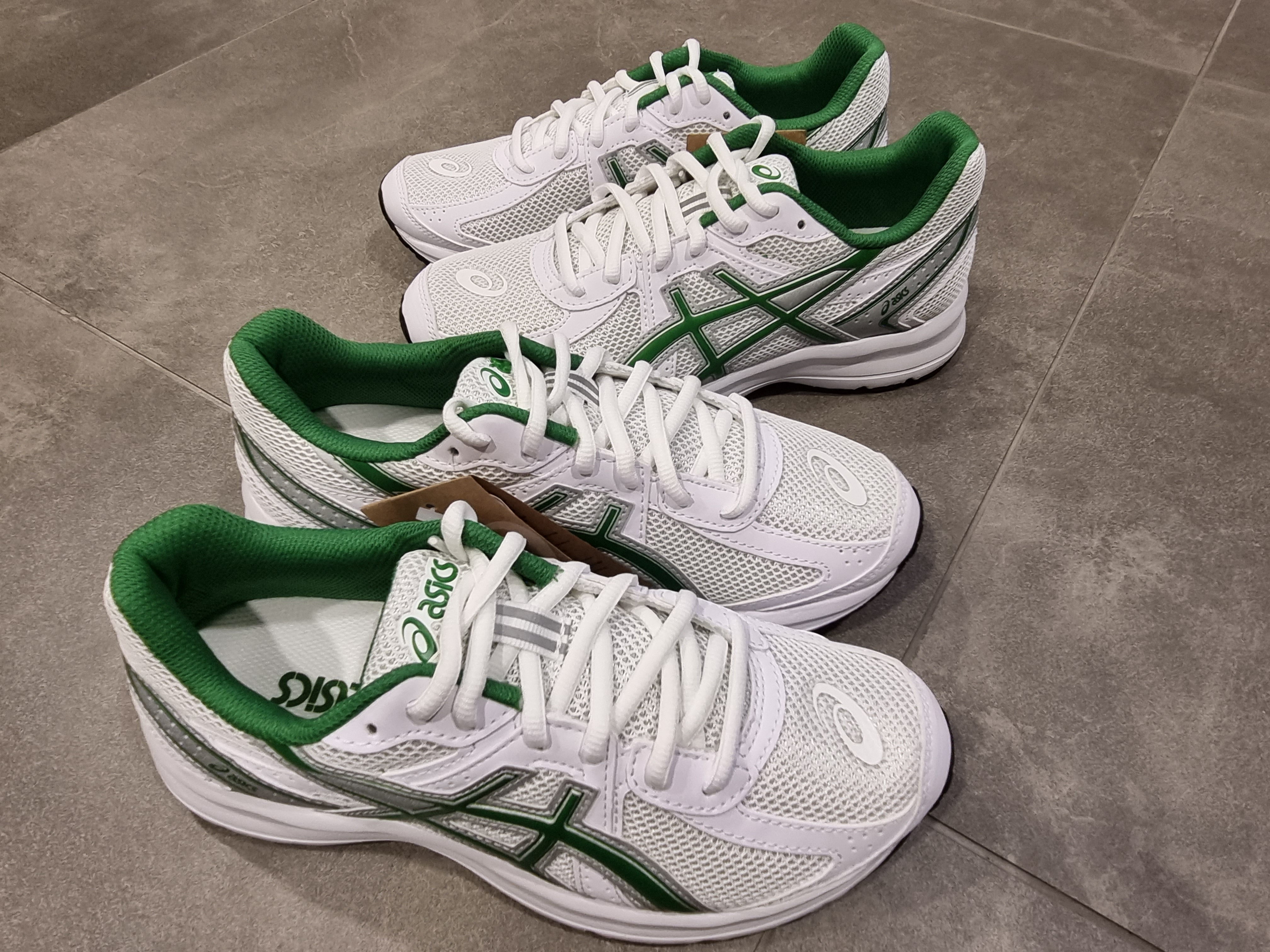 Asics Jog 100 S White Green - 2E Wide 착용 스타일 - 3