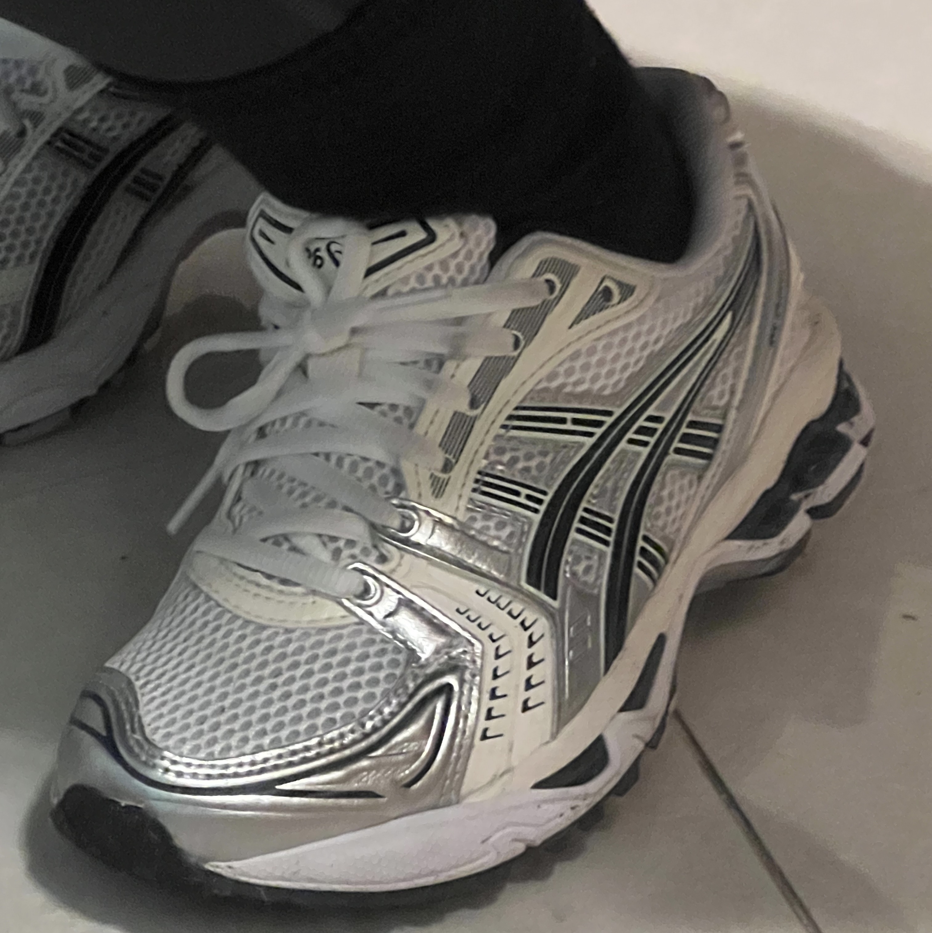(W) Asics Gel-Kayano 14 White Midnight 착용 스타일 - 2