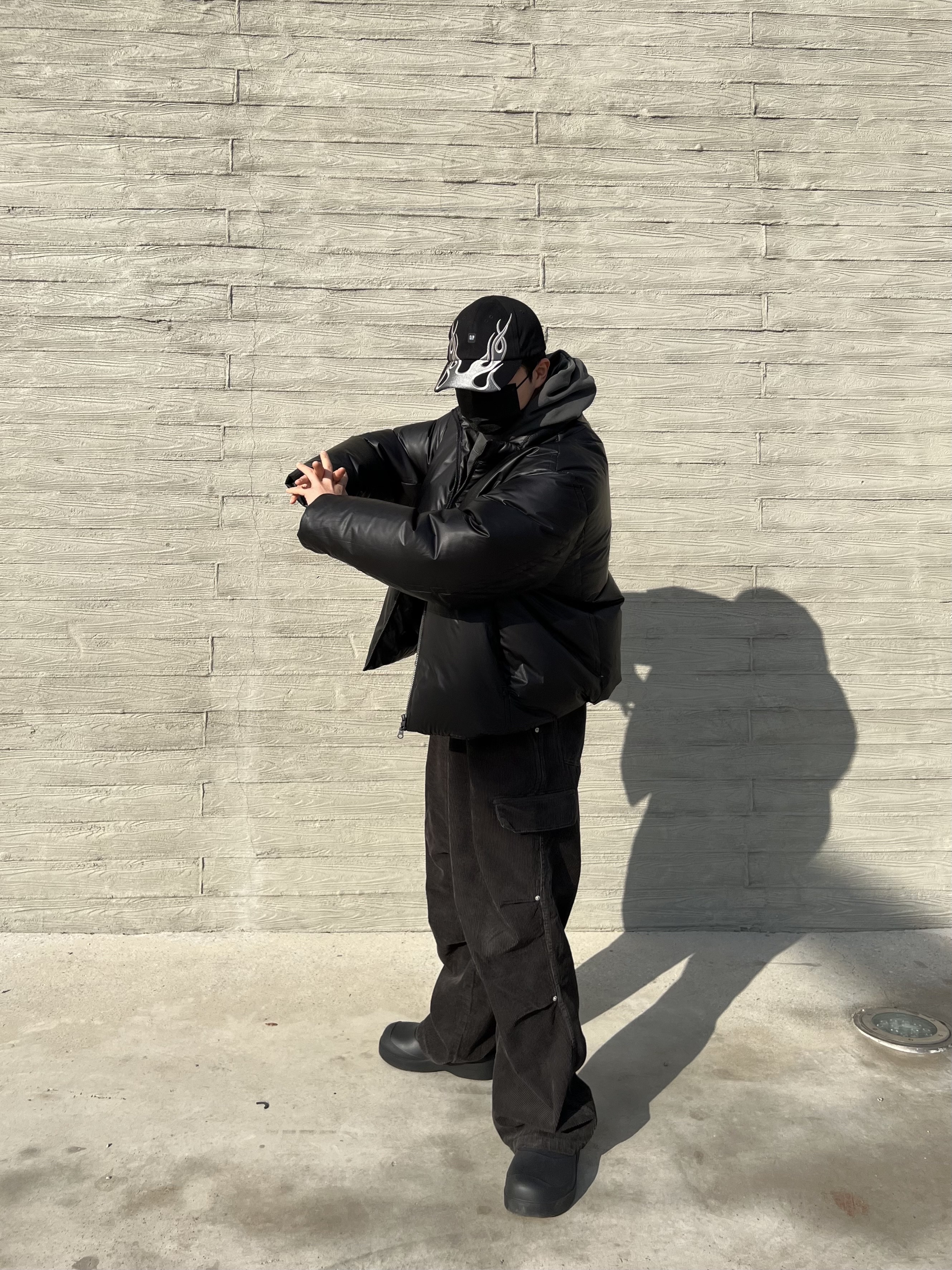 Yeezy Gap Engineered By Balenciaga Flame Cap Black 착용 스타일 - 3