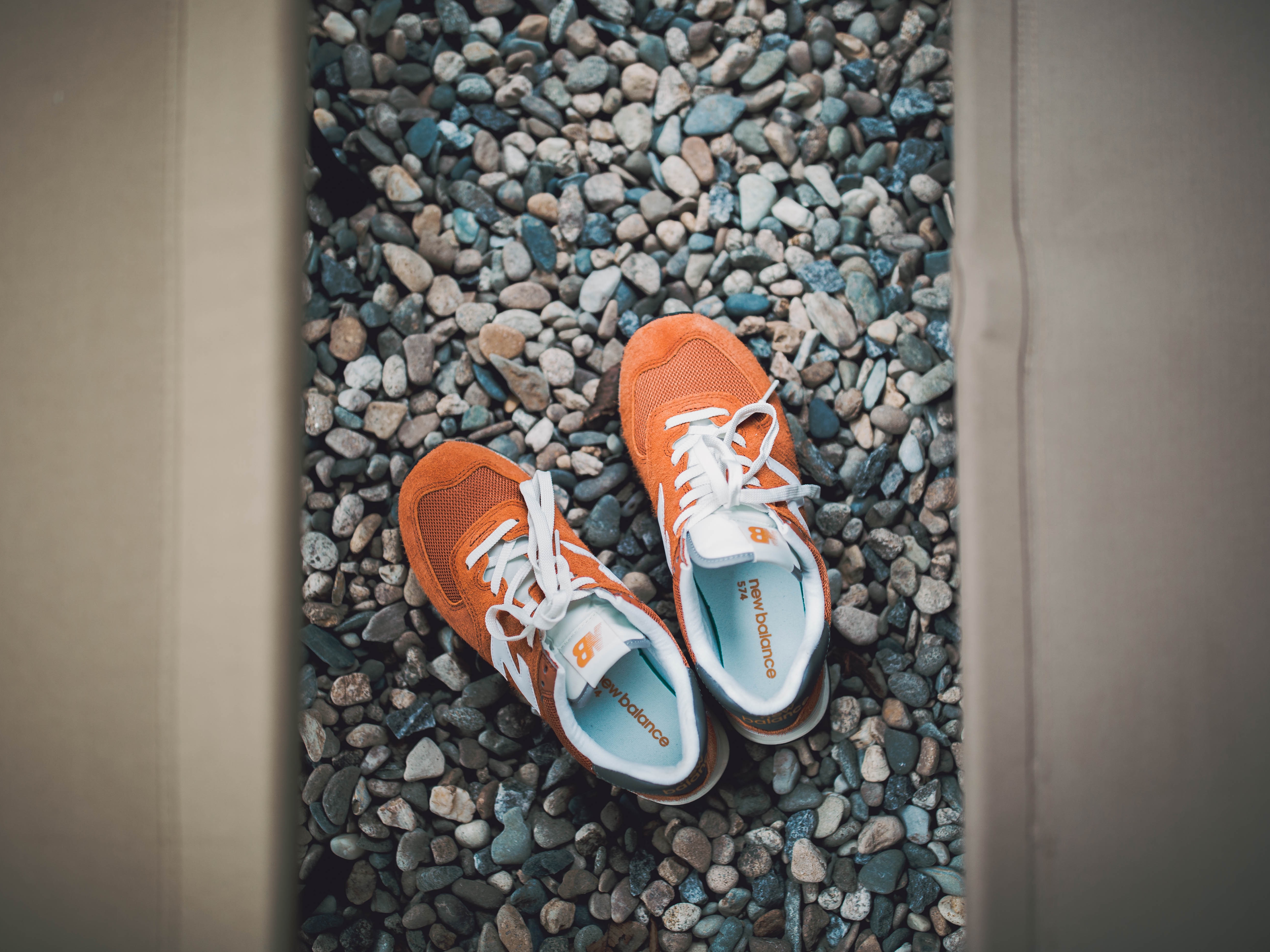 New Balance 574 Heritage Orange Burst White 착용 스타일