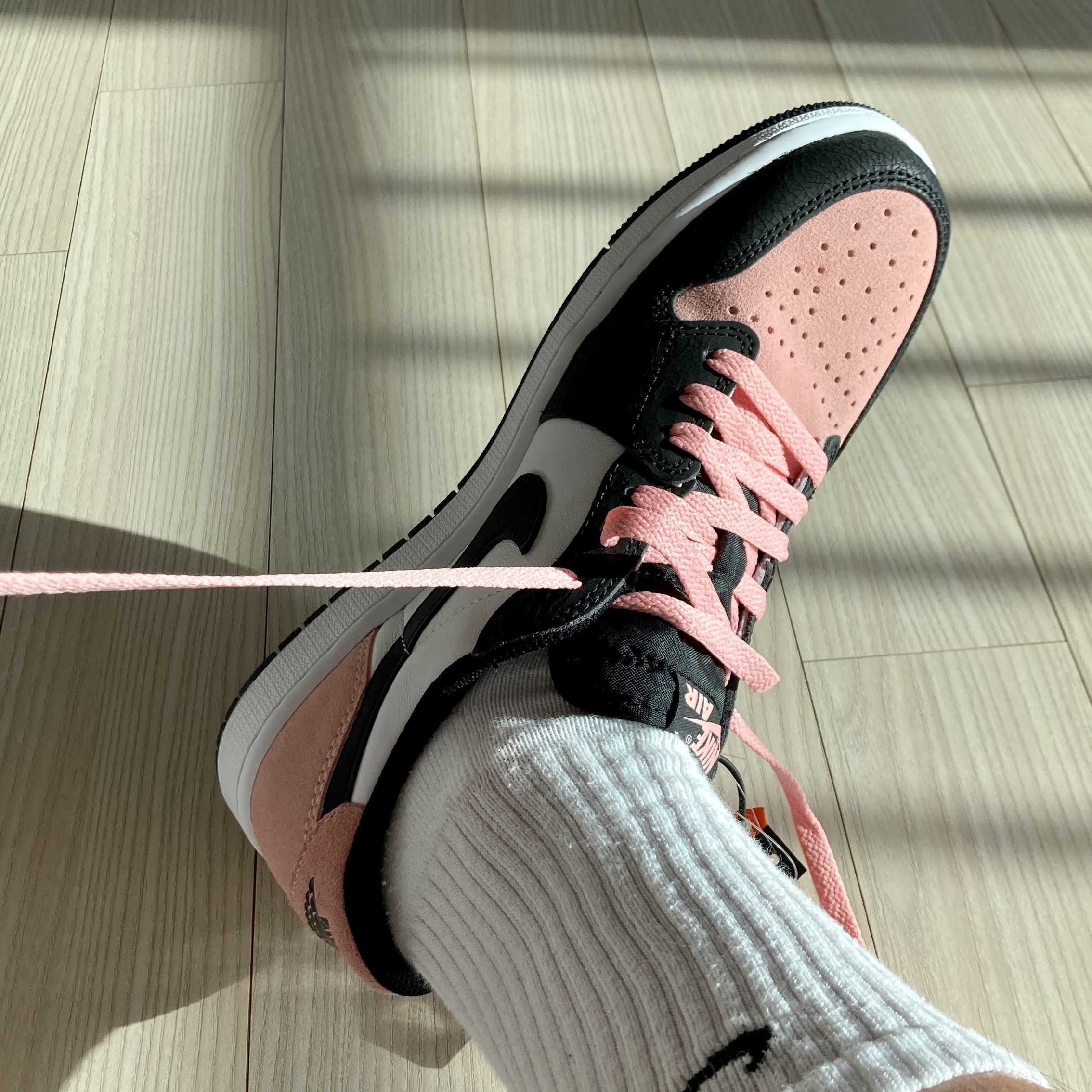 Jordan 1 Retro Low OG Bleached Coral 착용 스타일