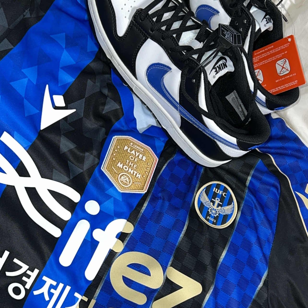 (GS) Nike Dunk Low Next Nature Black Hyper Royal 착용 스타일