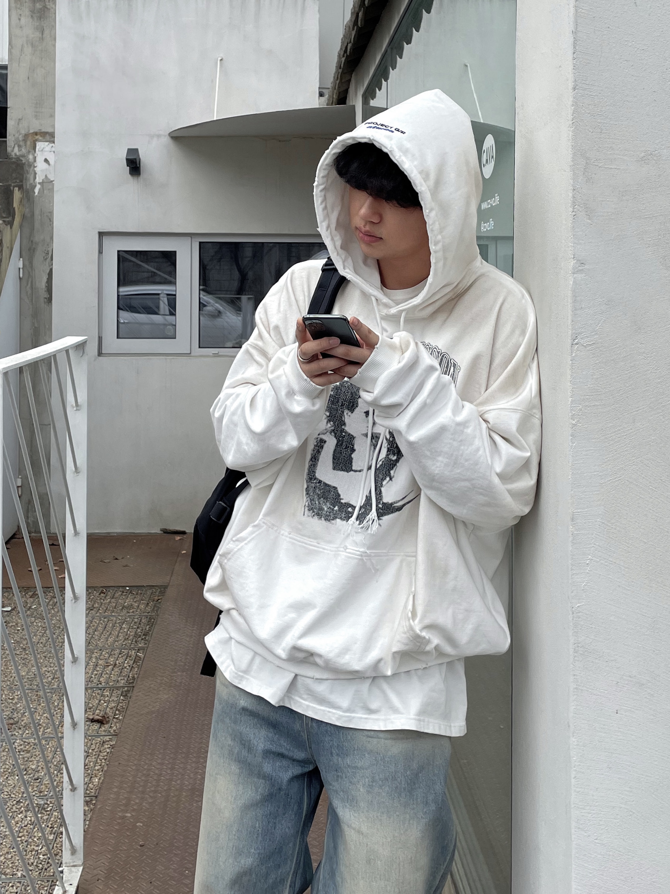 Project G/R x Atmos Etiquette Lesson Vintage Washed Hoodie White 착용 스타일 - 5