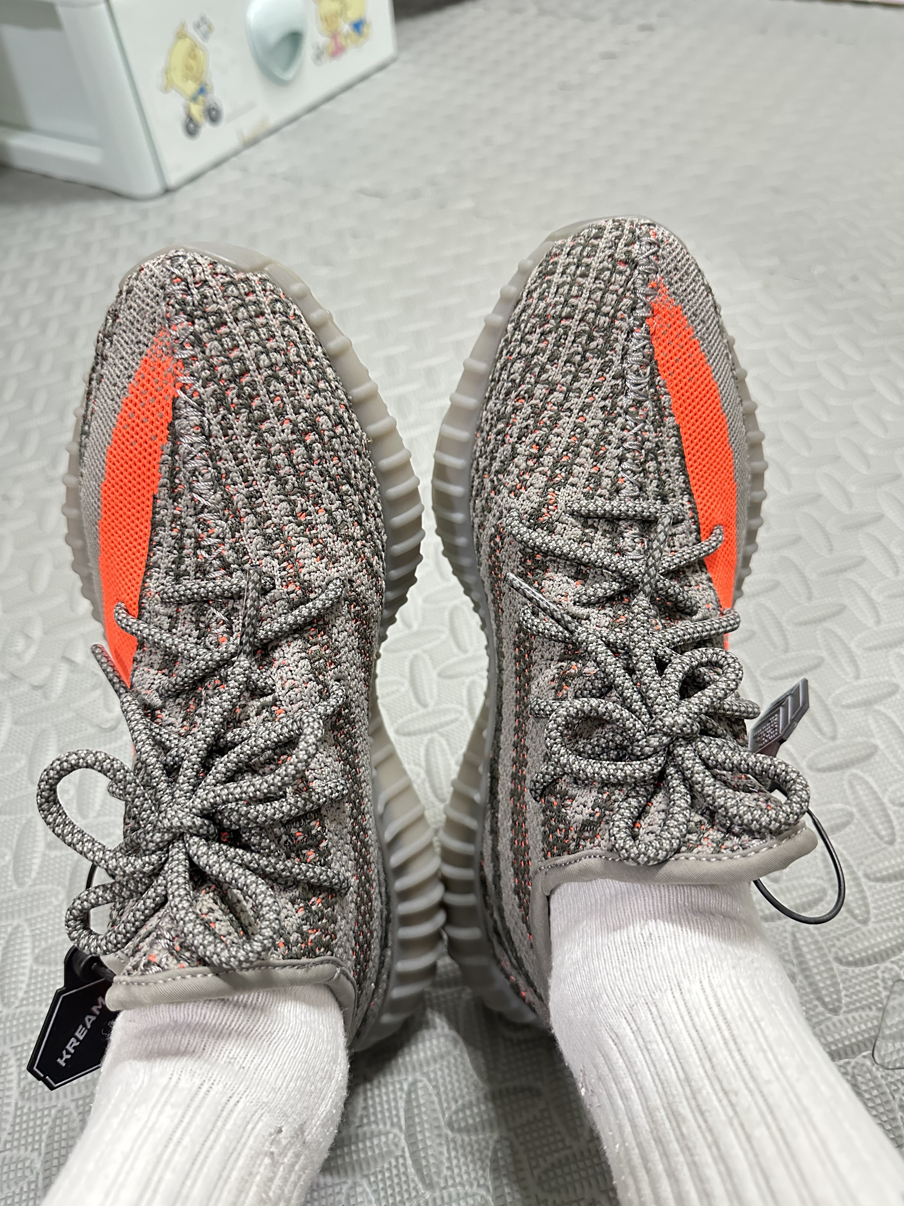 Adidas Yeezy Boost 350 V2 Beluga - Reflective 착용 스타일 - 1