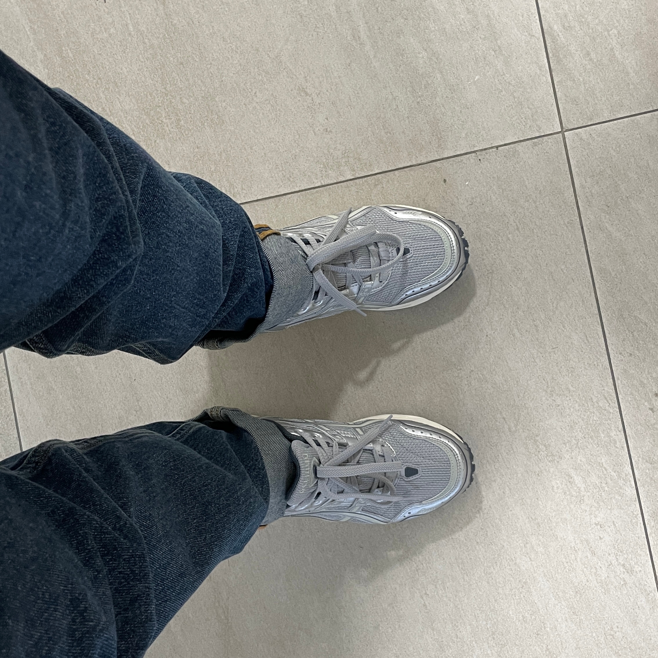 Asics Gel-1090 Piedmont Grey 착용 스타일 - 1