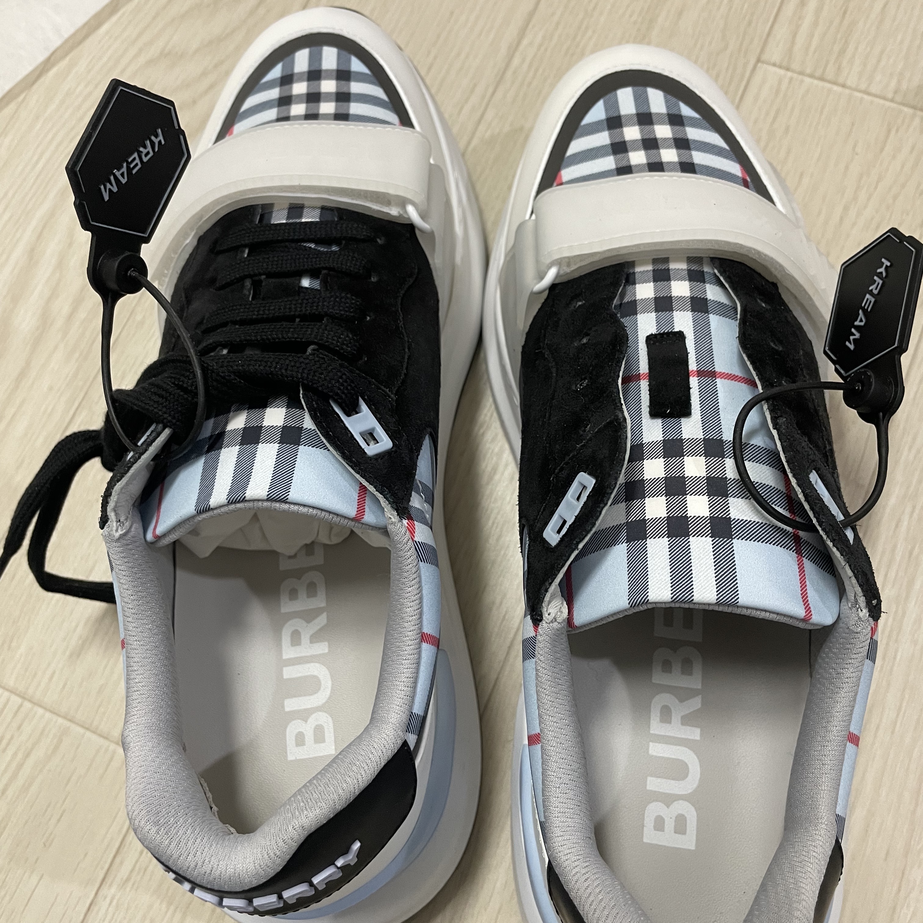 Burberry Check Nylon Leather and Suede Sneakers Pale Blue 착용 스타일