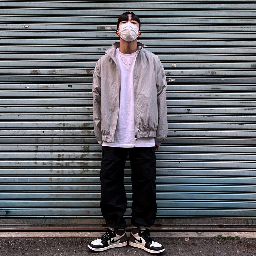 Jordan 1 Retro High OG Black Mocha, Nike M NRG Track Jacket Grey 착용 스타일