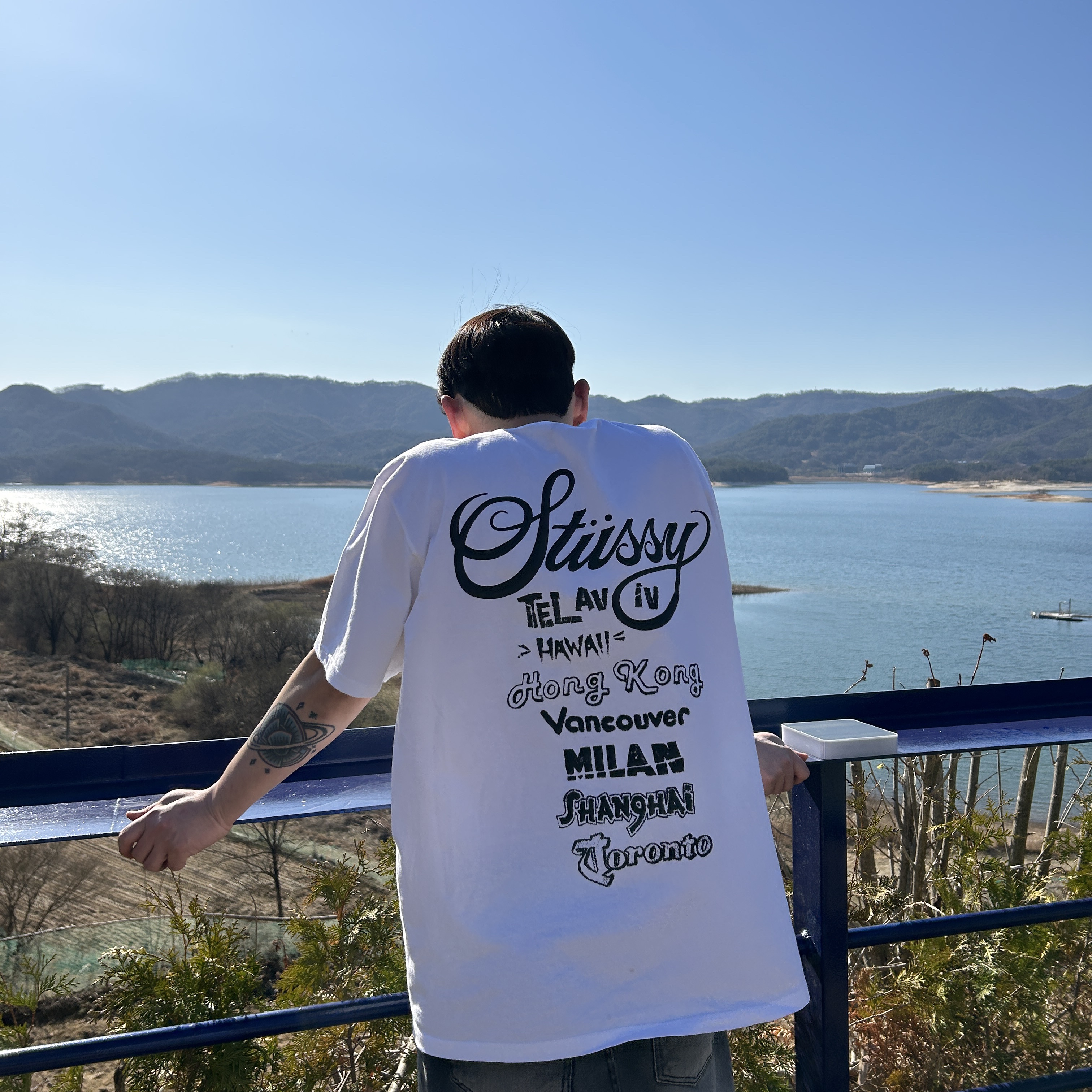Stussy Tour T-Shirt White 착용 스타일 - 2