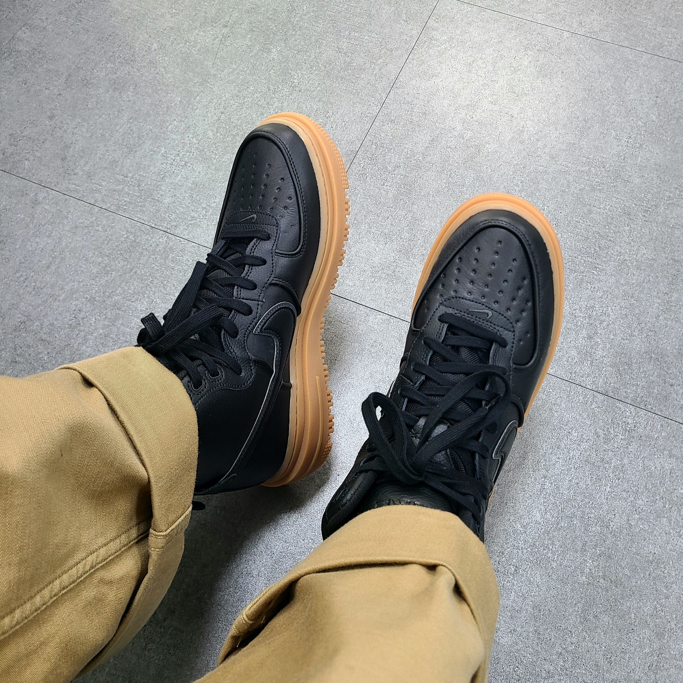 Nike Air Force 1 High Gore-Tex Boot Anthracite 착용 스타일