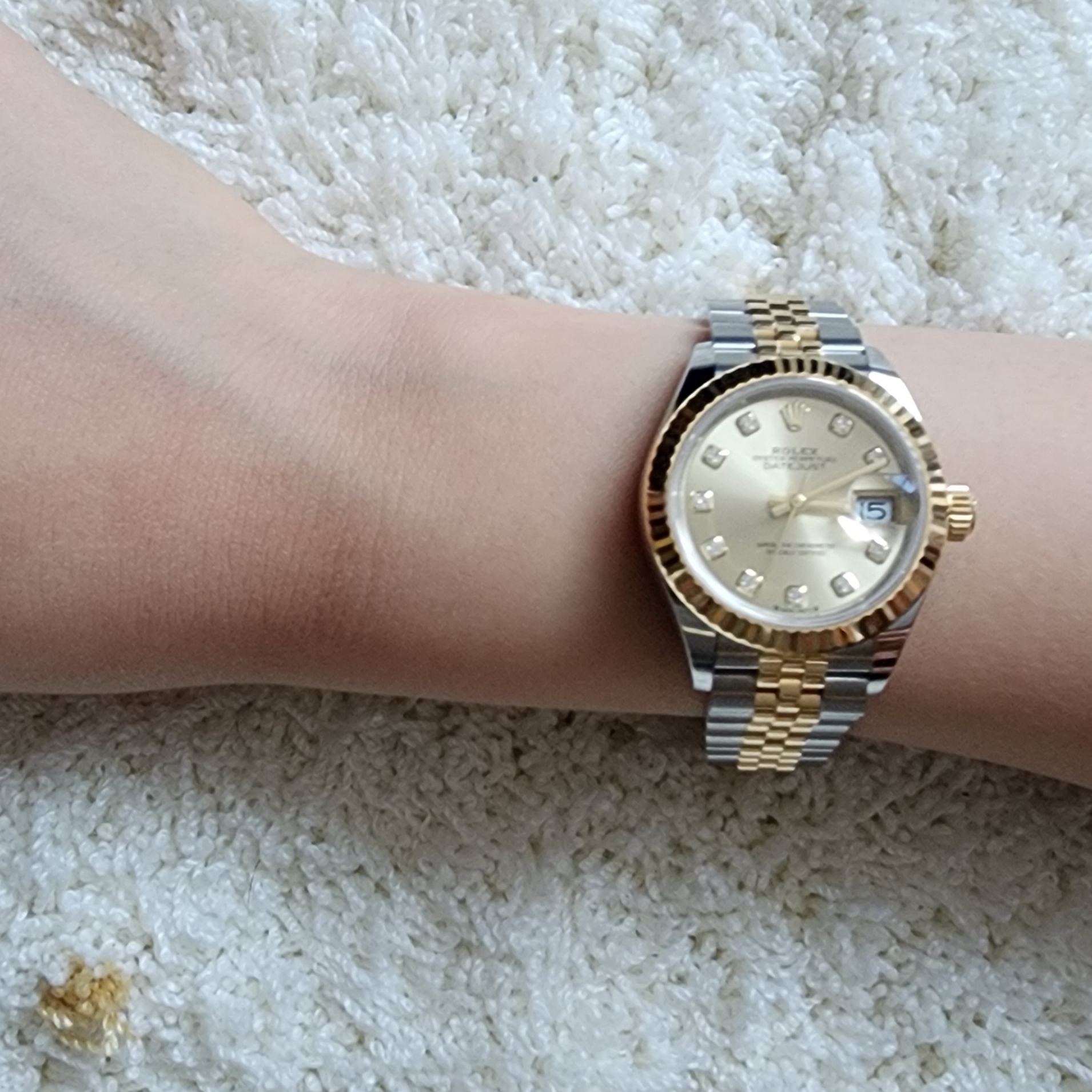 Rolex Lady-Datejust 28mm 279173 Champagne Diamond-Set Jubilee 착용 스타일