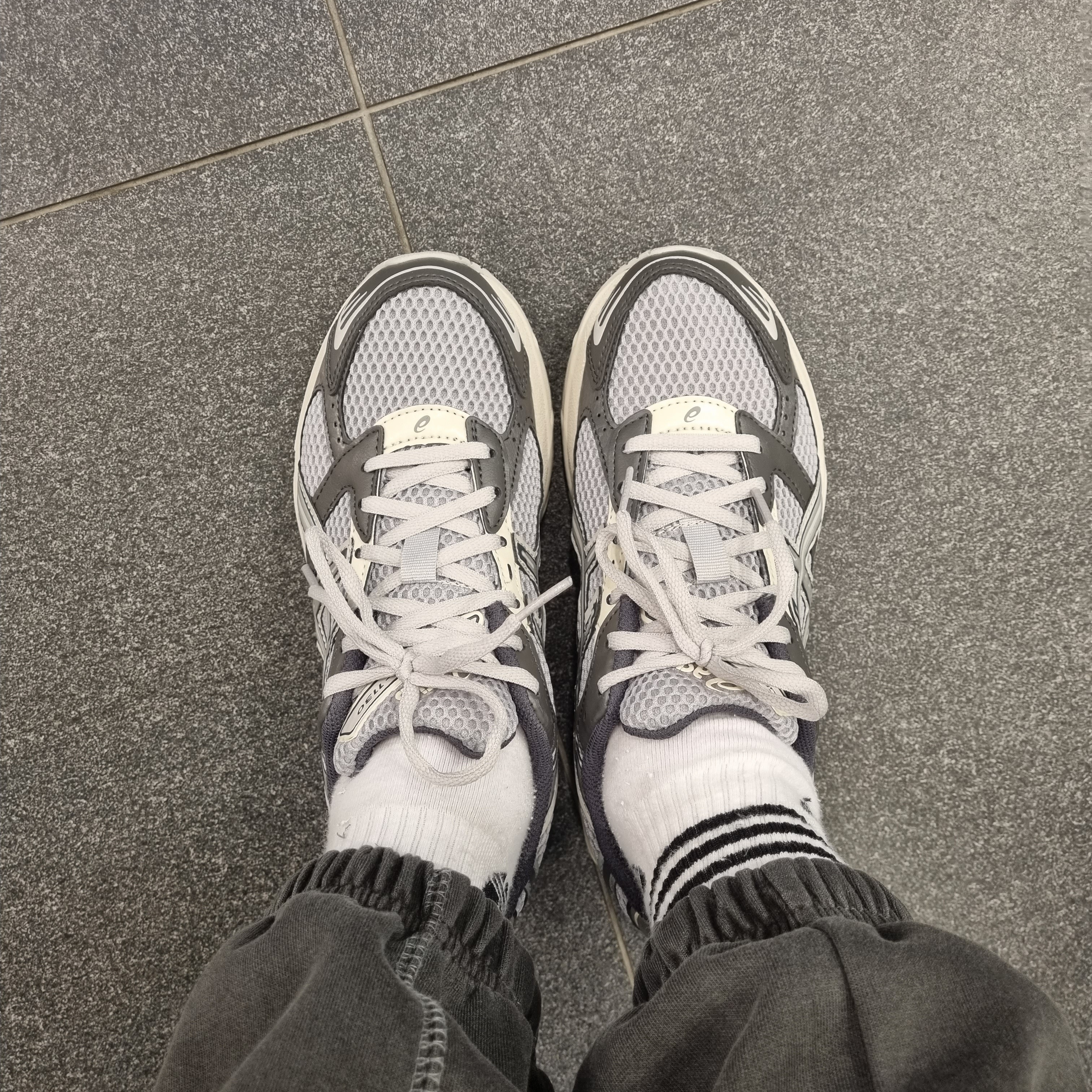 Asics Gel-1130 Oyster Grey Clay Grey 착용 스타일 - 3