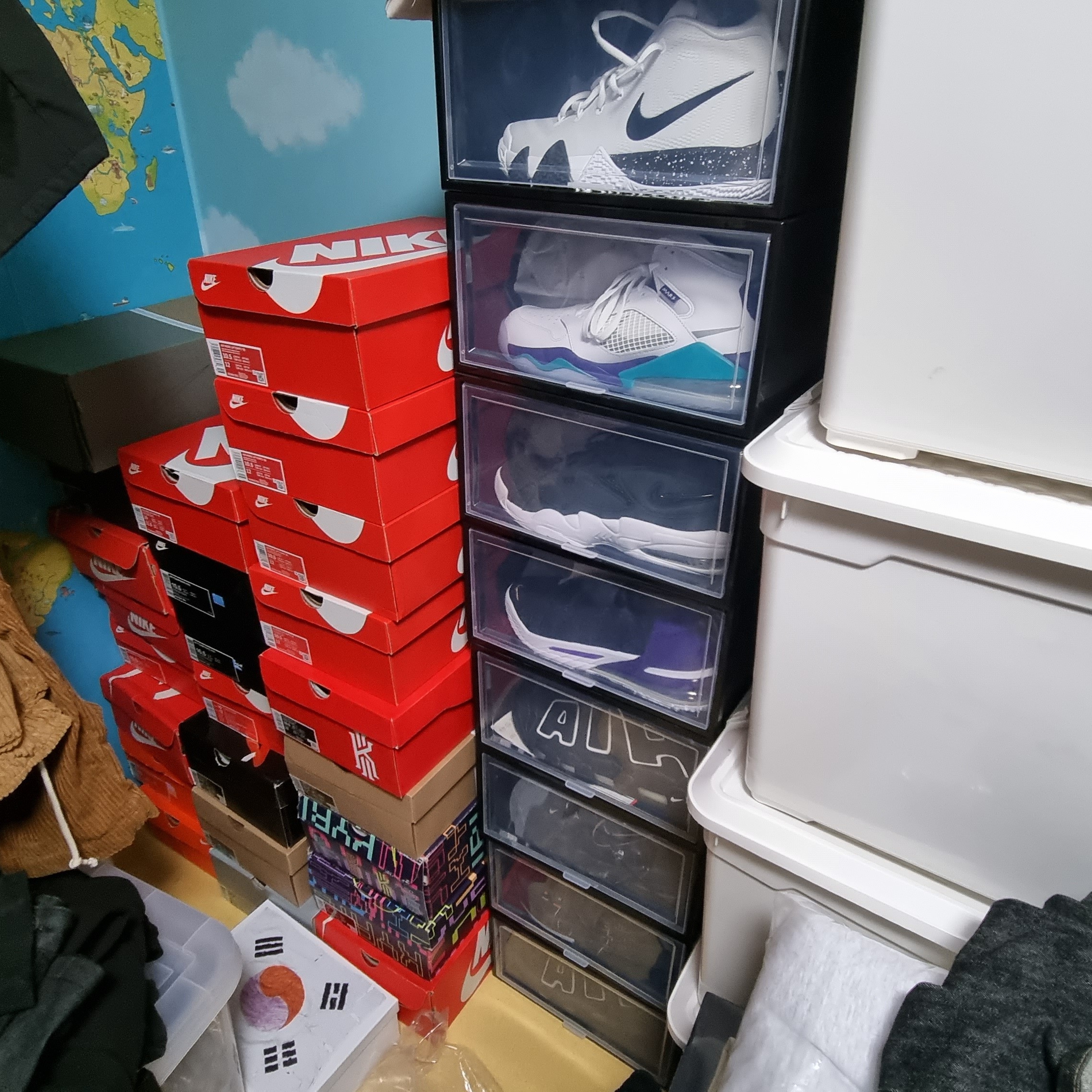 Jordan Mars 270 Grape, Nike Kyrie 4 White Deep Royal Blue 착용 스타일 - 2
