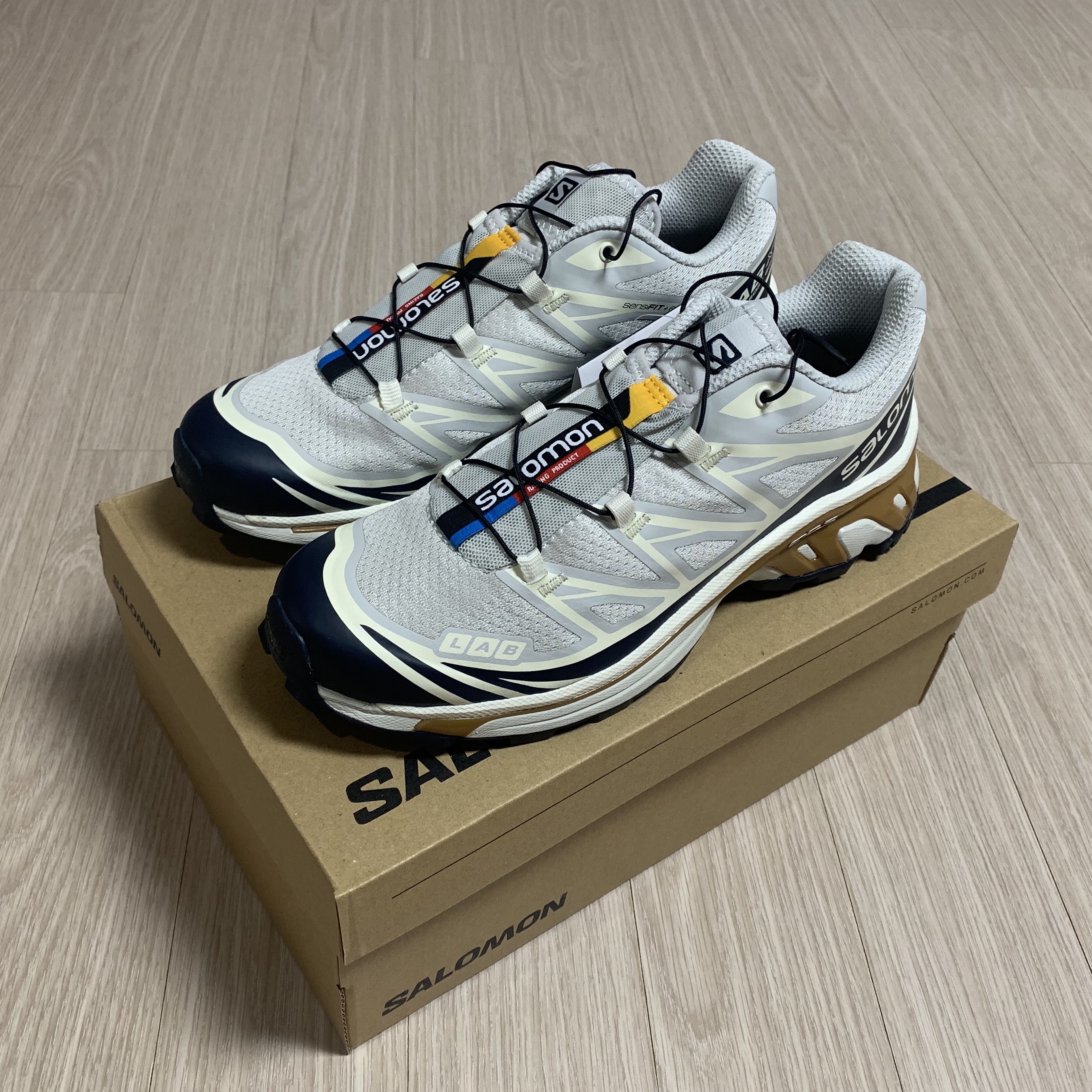 Salomon XT-6 Lunar Rock Dark Sapphire 착용 스타일 - 1