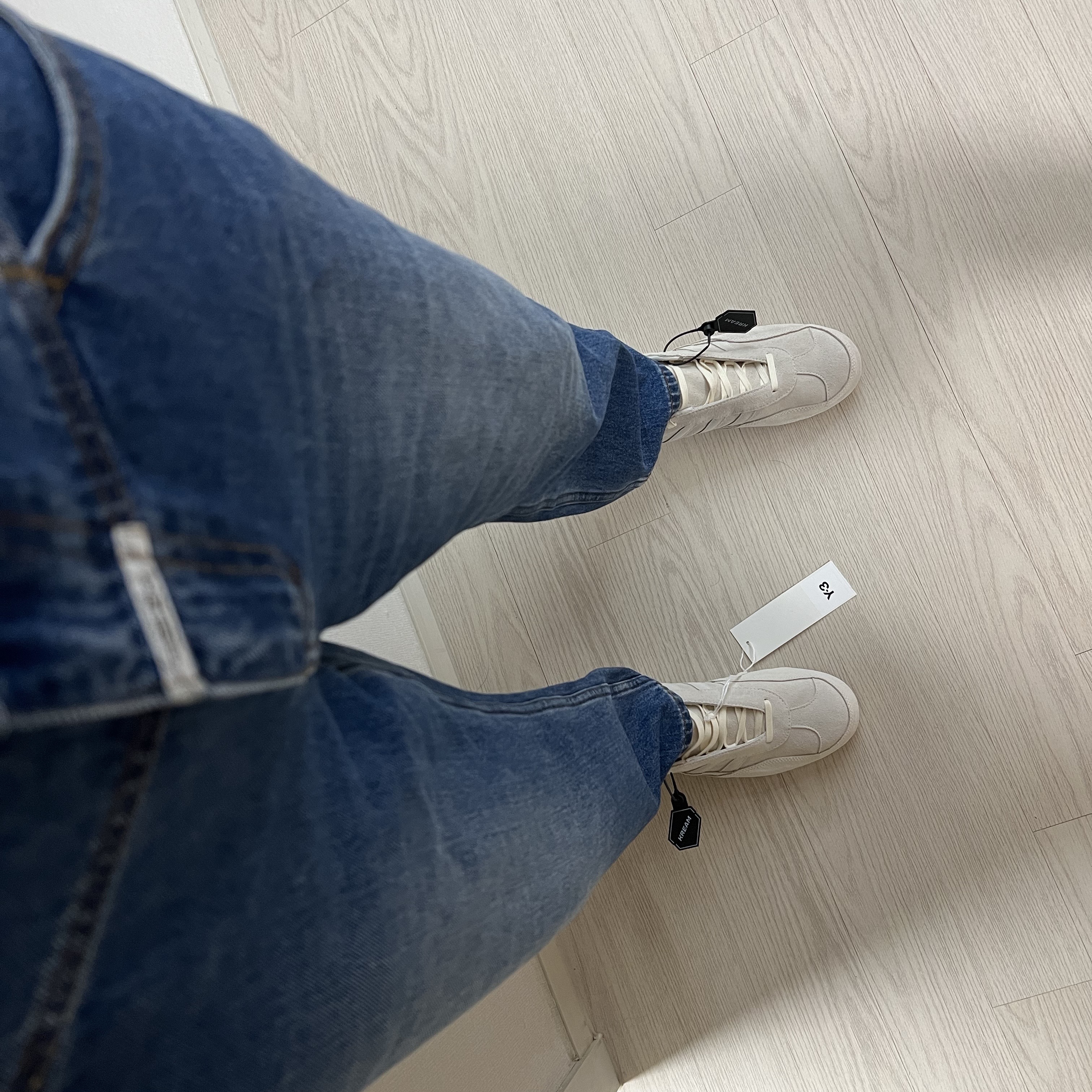 Y-3 Gazelle Cream White 착용 스타일 - 3