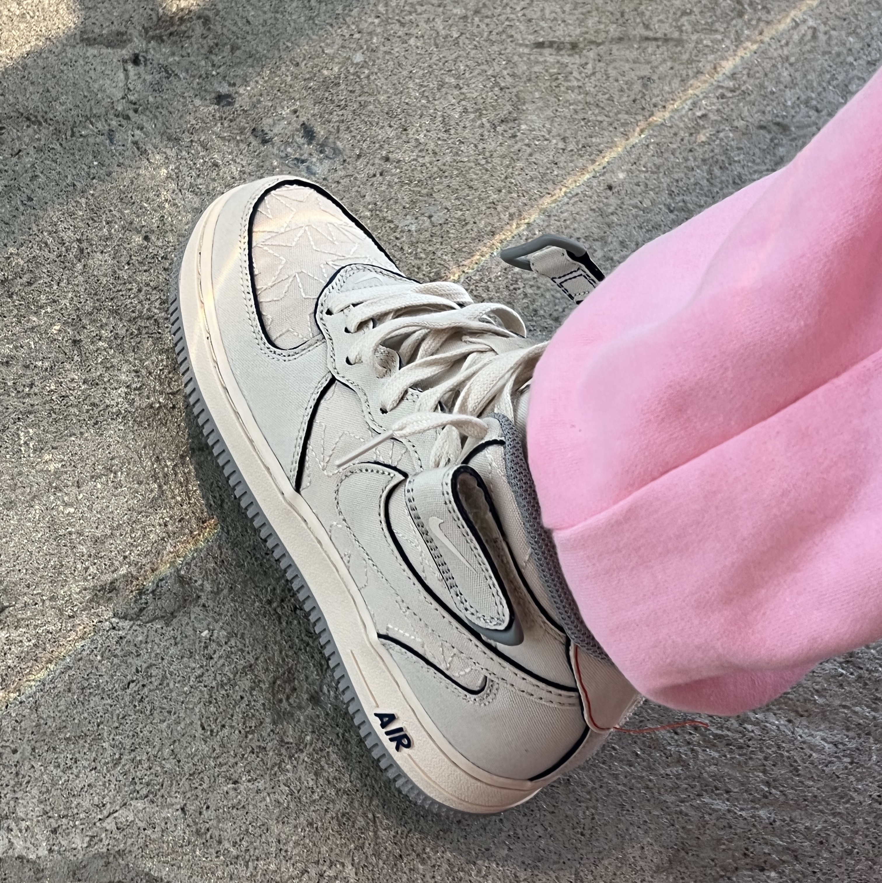 Nike Air Force 1 Mid '07 Pearl White 착용 스타일 - 3