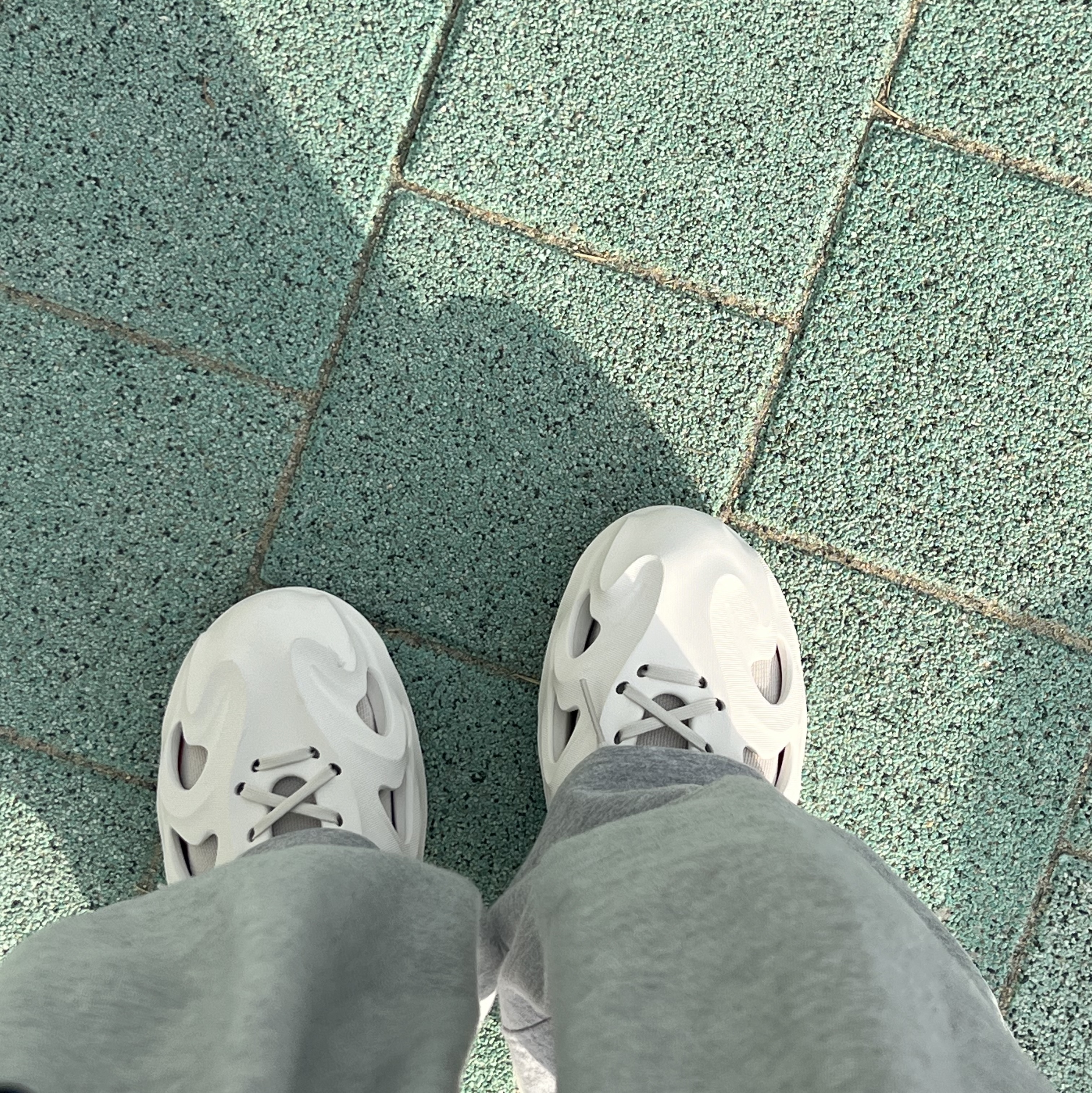 Adidas Adifom Q Off White 착용 스타일 - 3