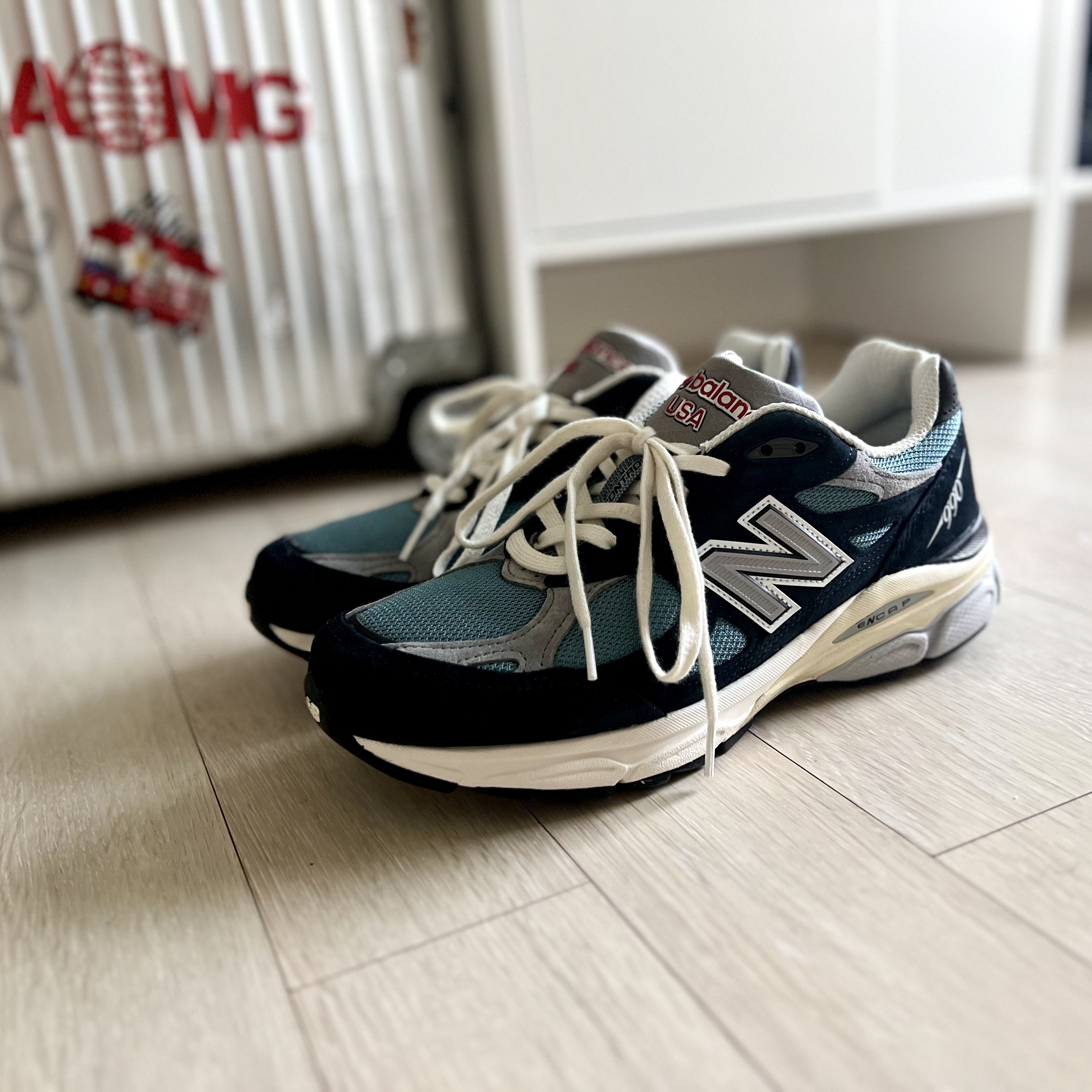 New Balance 990v3 Made in USA Navy Spring Tide 착용 스타일 - 3