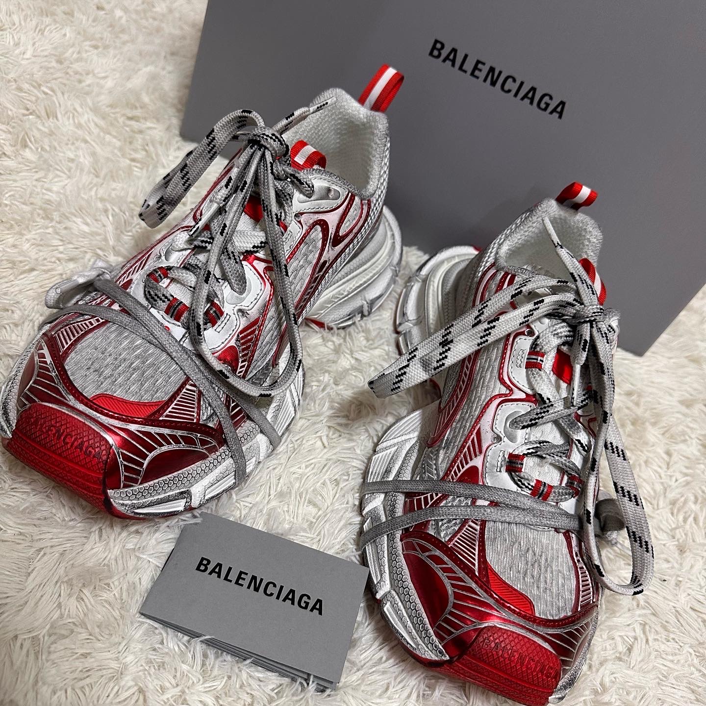 Balenciaga 3XL Sneakers White Red 착용 스타일 - 1