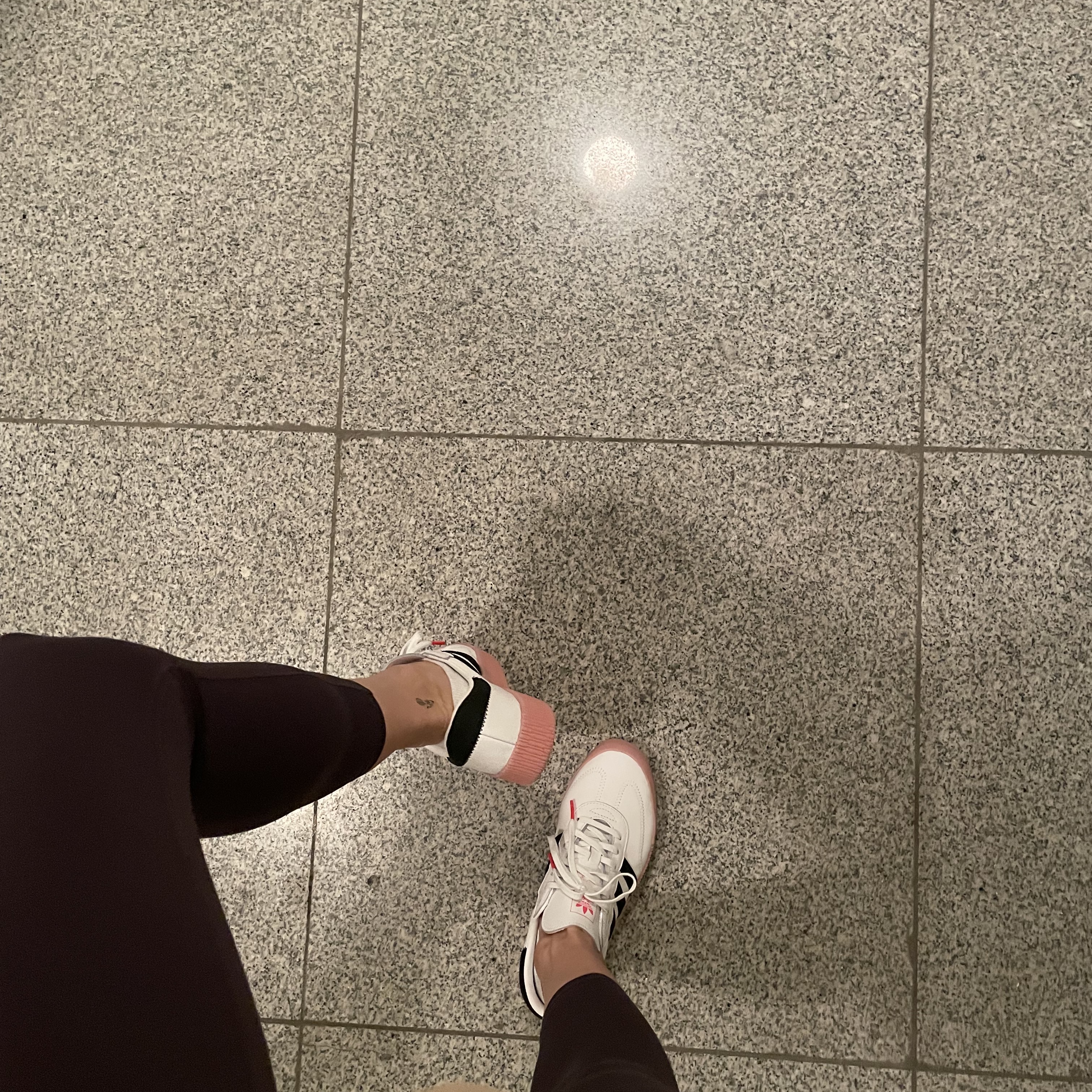 (W) Adidas Sambarose White Pink 착용 스타일 - 2
