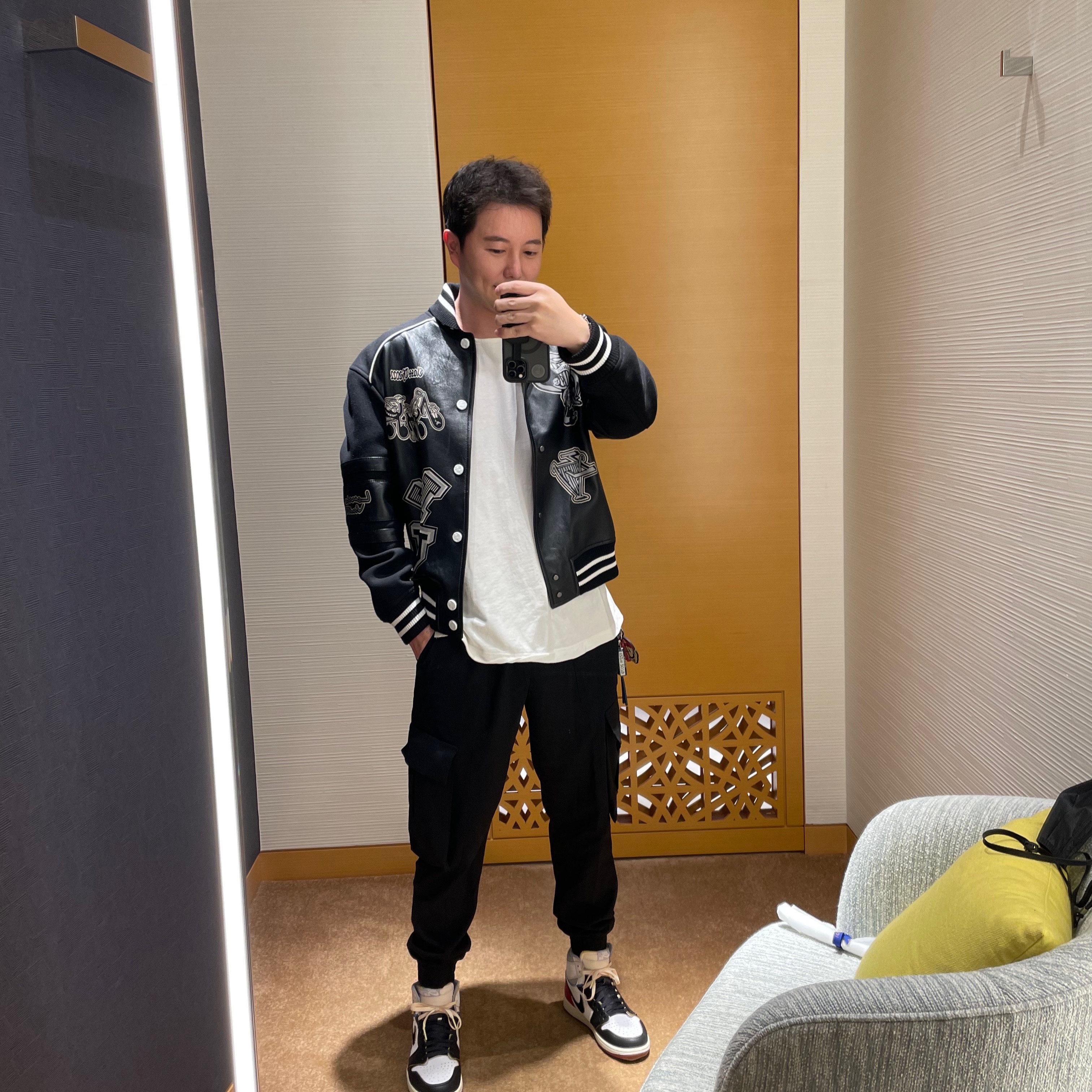Louis Vuitton Varsity Blouson Black, Jordan 1 x Union Retro High Black Toe 착용 스타일