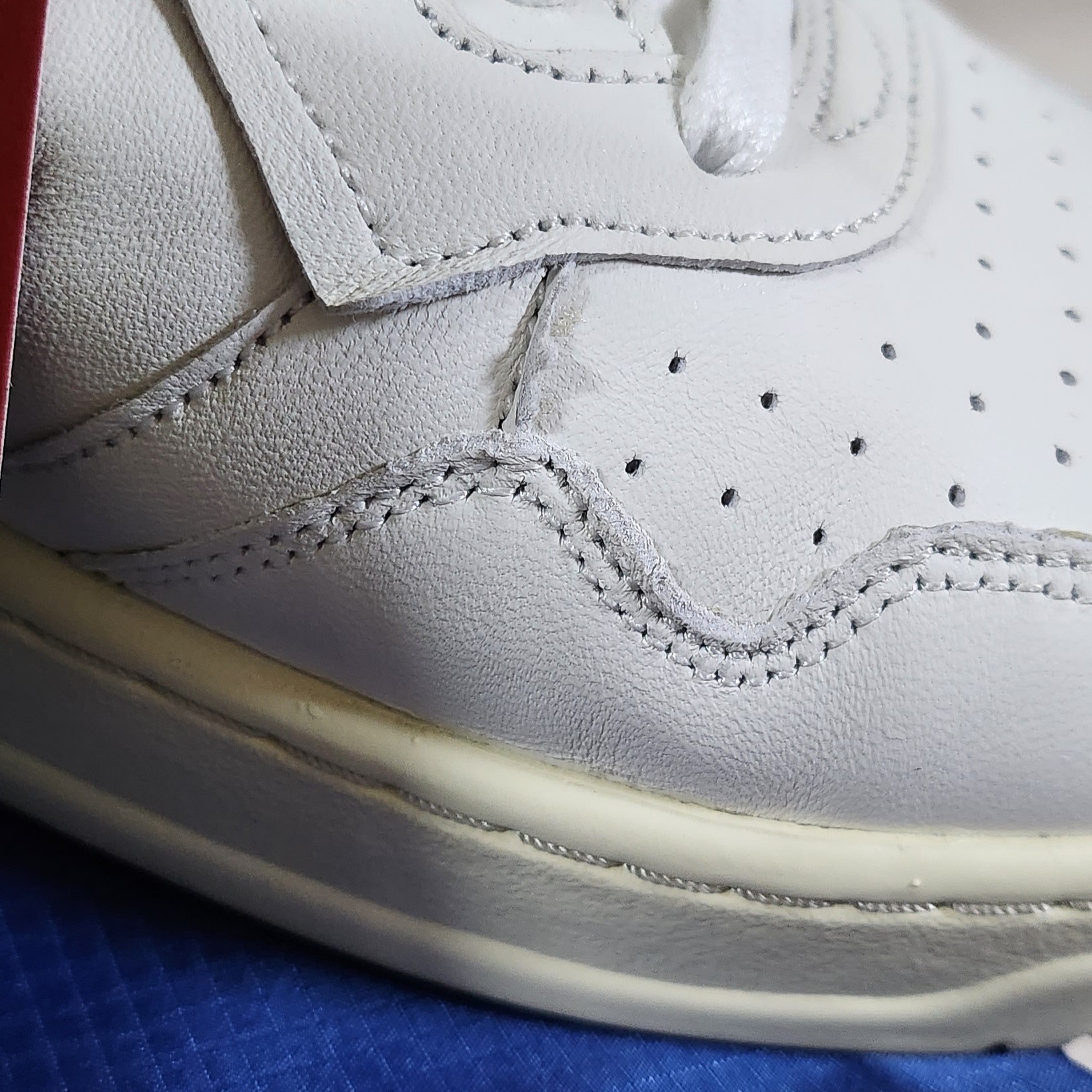 Autry Medalist Low Goatskin Sneakers White 착용 스타일 - 3