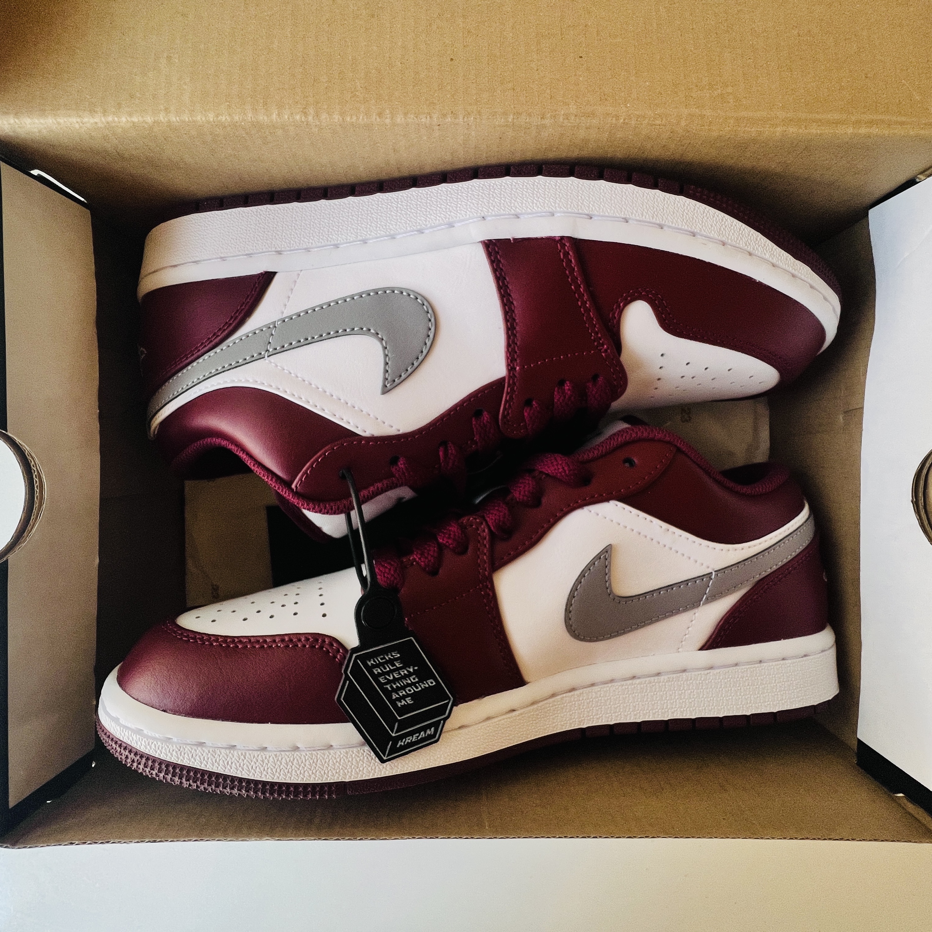 Jordan 1 Low Cherrywood Red 착용 스타일 - 3