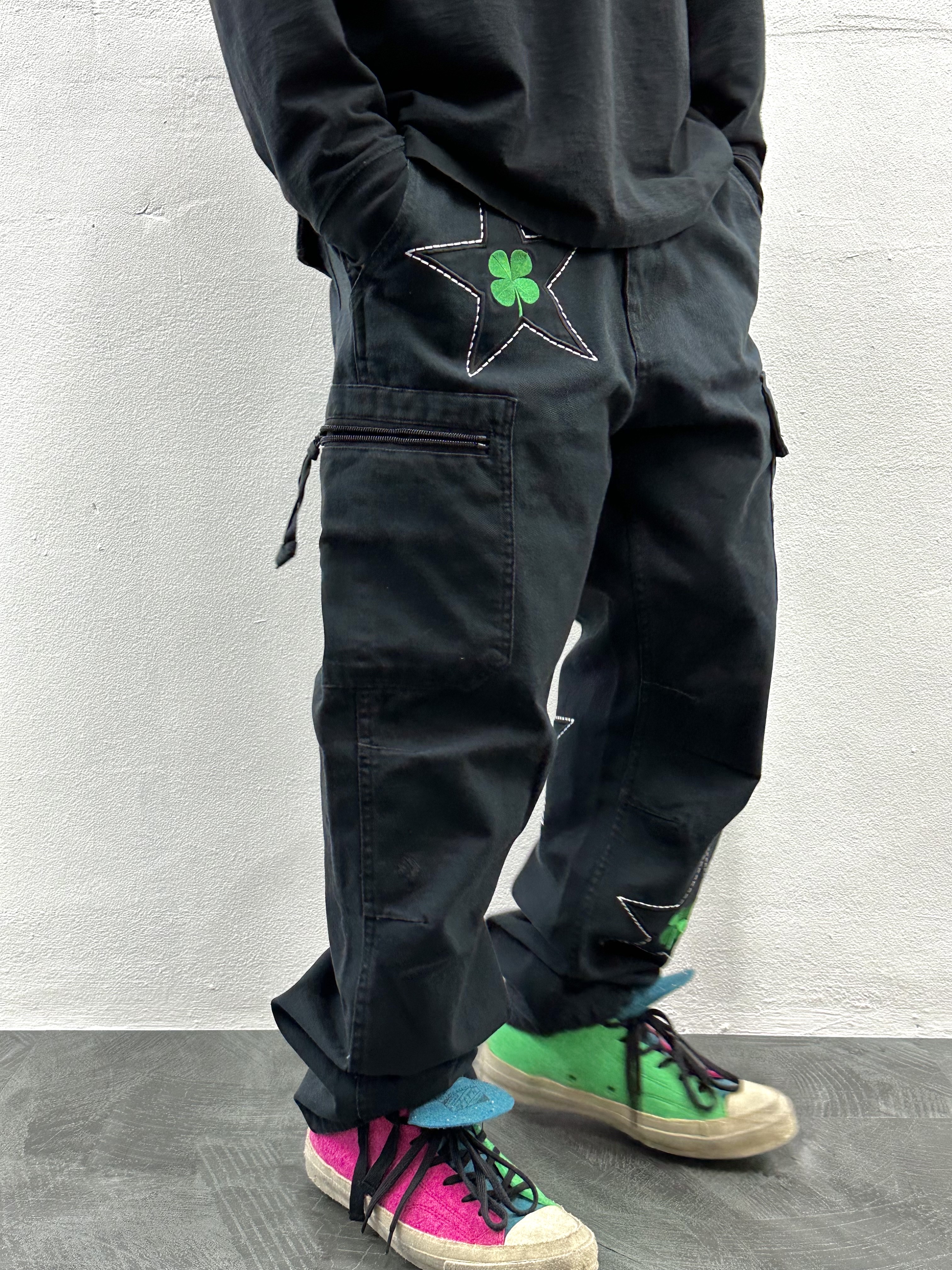 Converse x Patta Four Leaf Clover Cargo Pants Black 착용 스타일