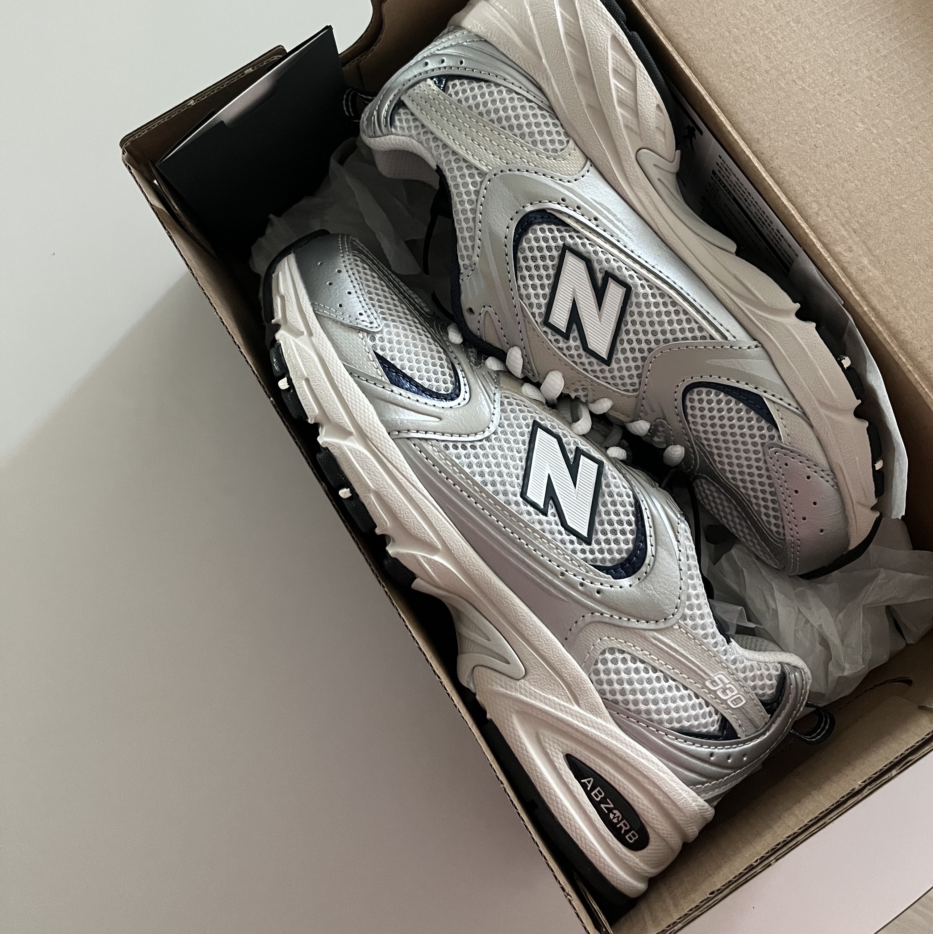 New Balance 530 Steel Grey 착용 스타일