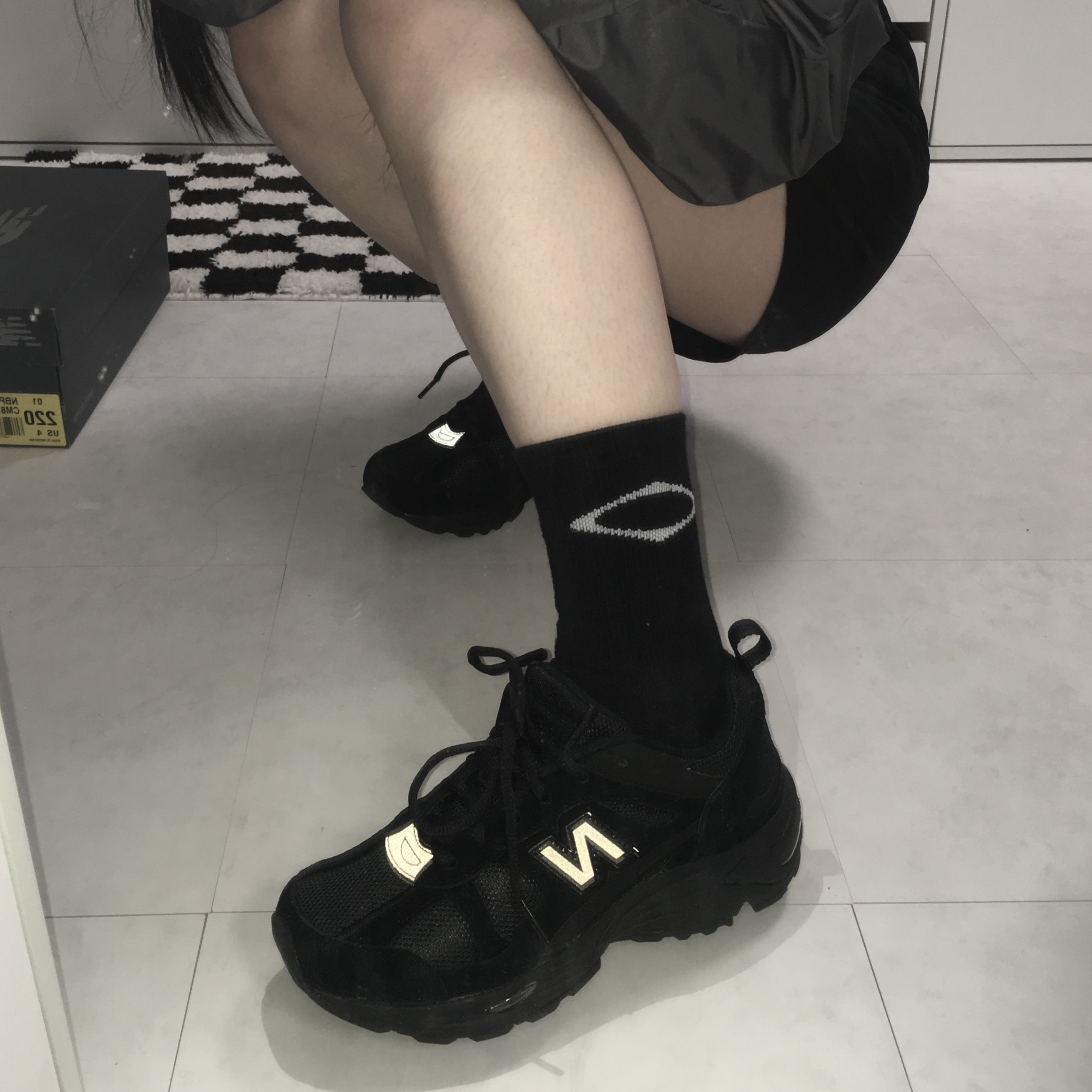 New Balance 878 Triple Black 착용 스타일