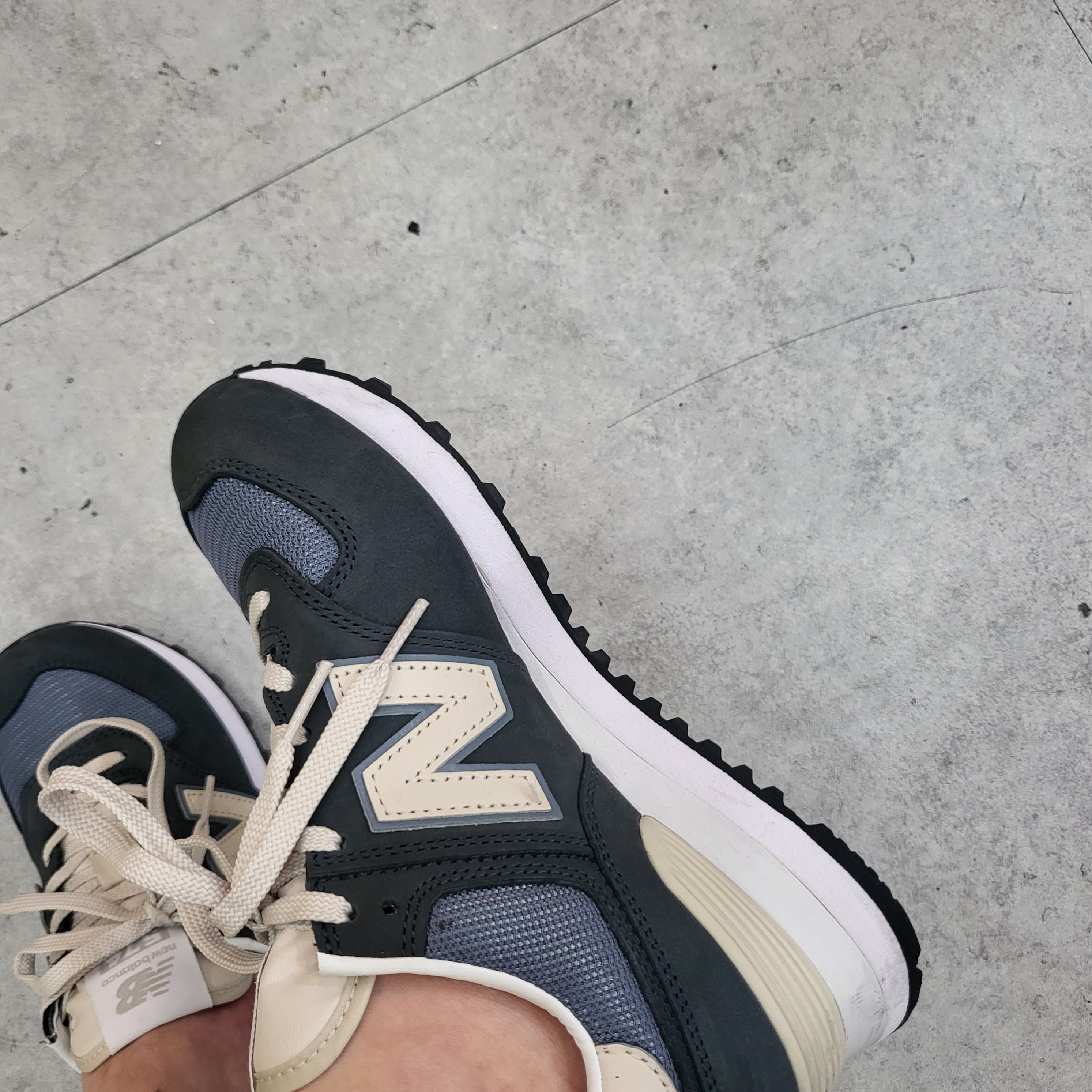 New Balance 574 Classic Navy 착용 스타일