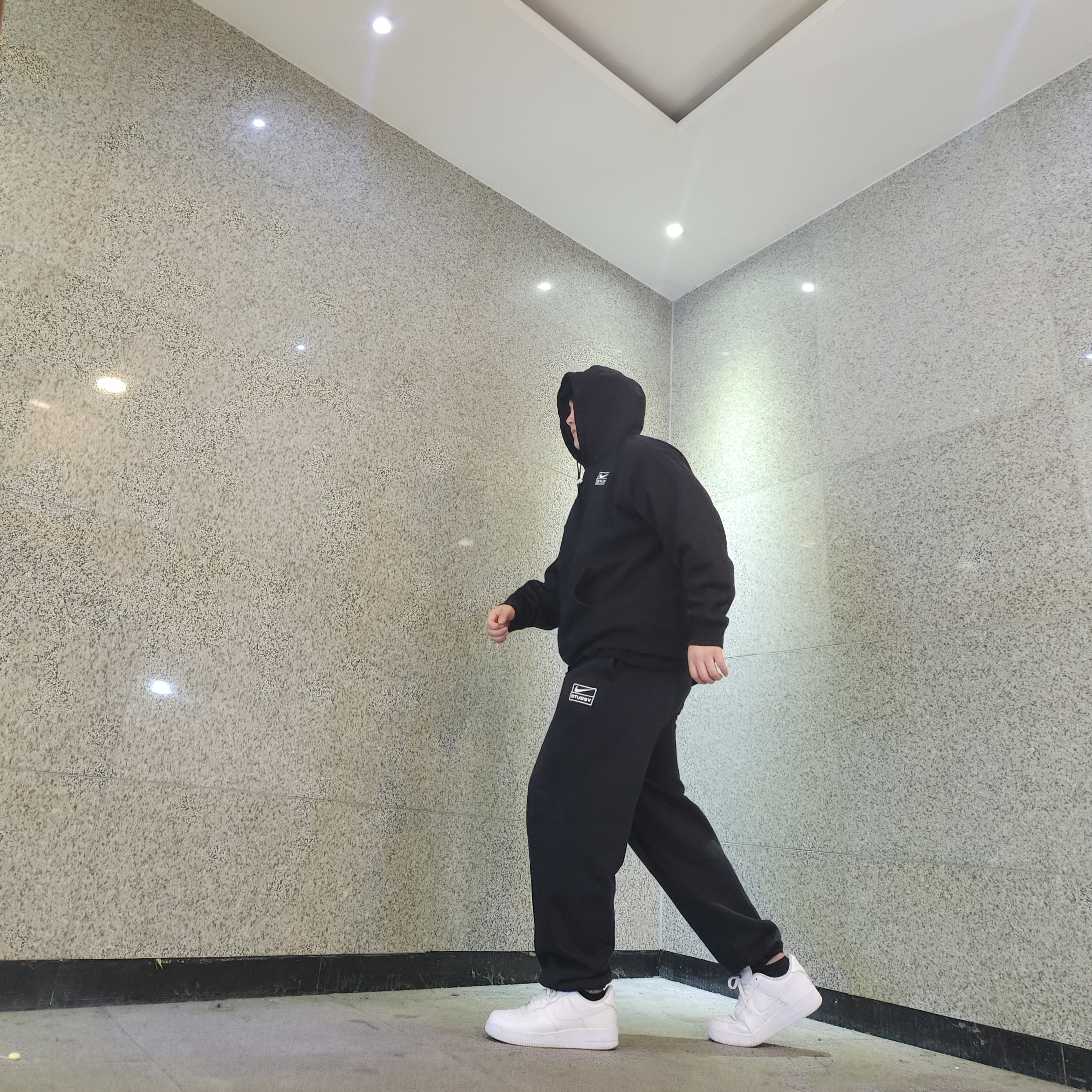 Nike x Stussy NRG RA Washed Pullover Hoodie Black (DN4028-010), Nike x Stussy NRG Washed Fleece Pants Black (DO5296-010) 착용 스타일 - 2