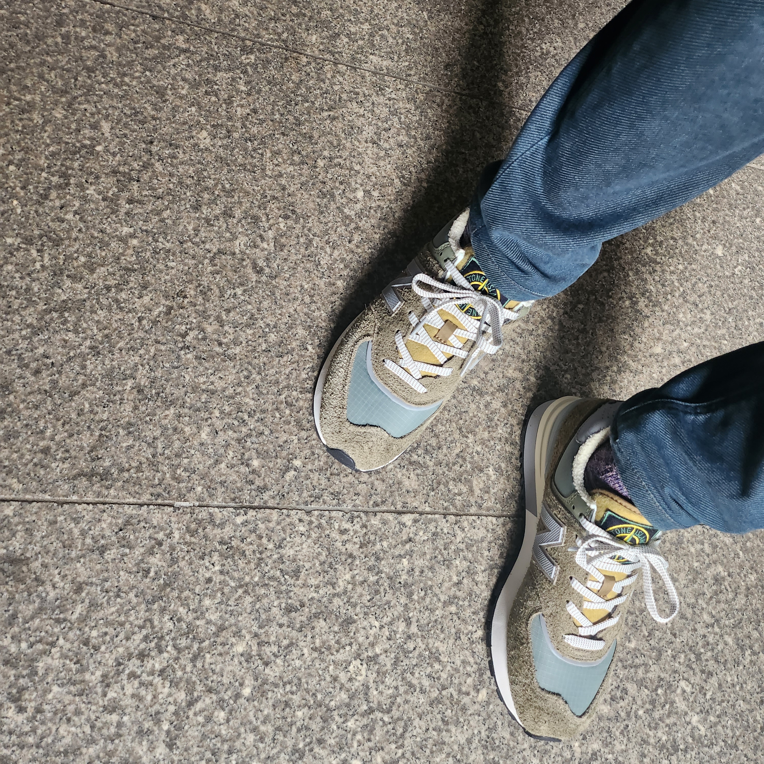 New Balance x Stone Island 574 Legacy Green 착용 스타일 - 2