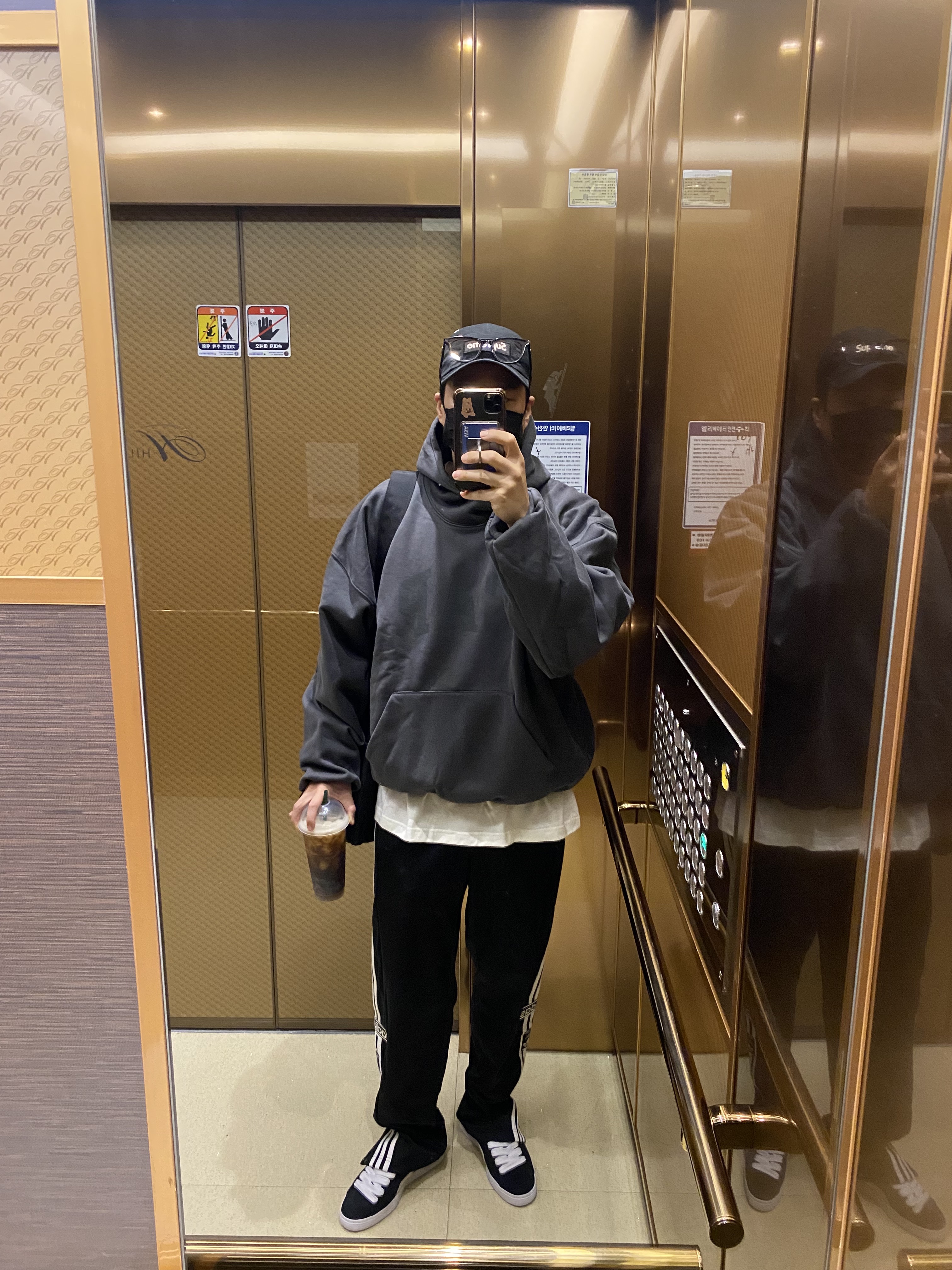 Supreme Military Camp Cap Black - 21FW, Yeezy Gap Engineered By Balenciaga Dove Hoodie Black 착용 스타일 - 1