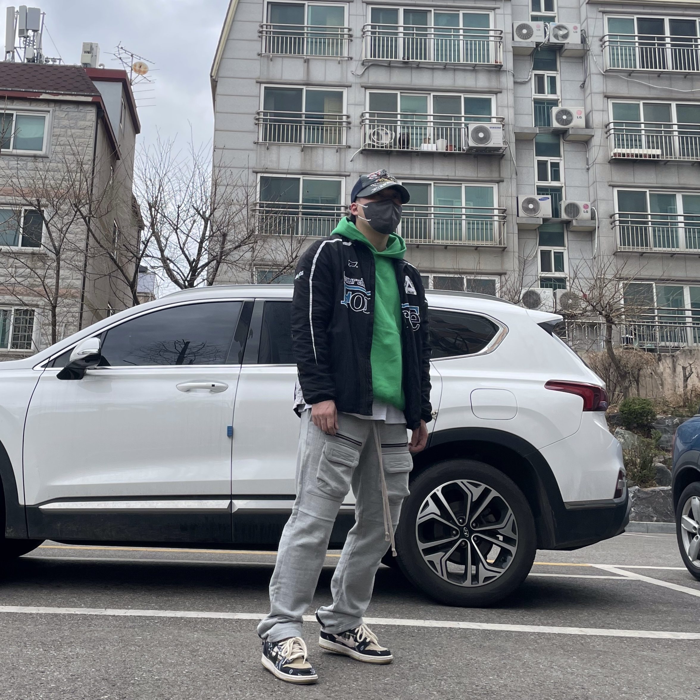 Nike x Travis Scott SB Dunk Low, Palace Europa Jacket Black - 20FW 착용 스타일 - 2