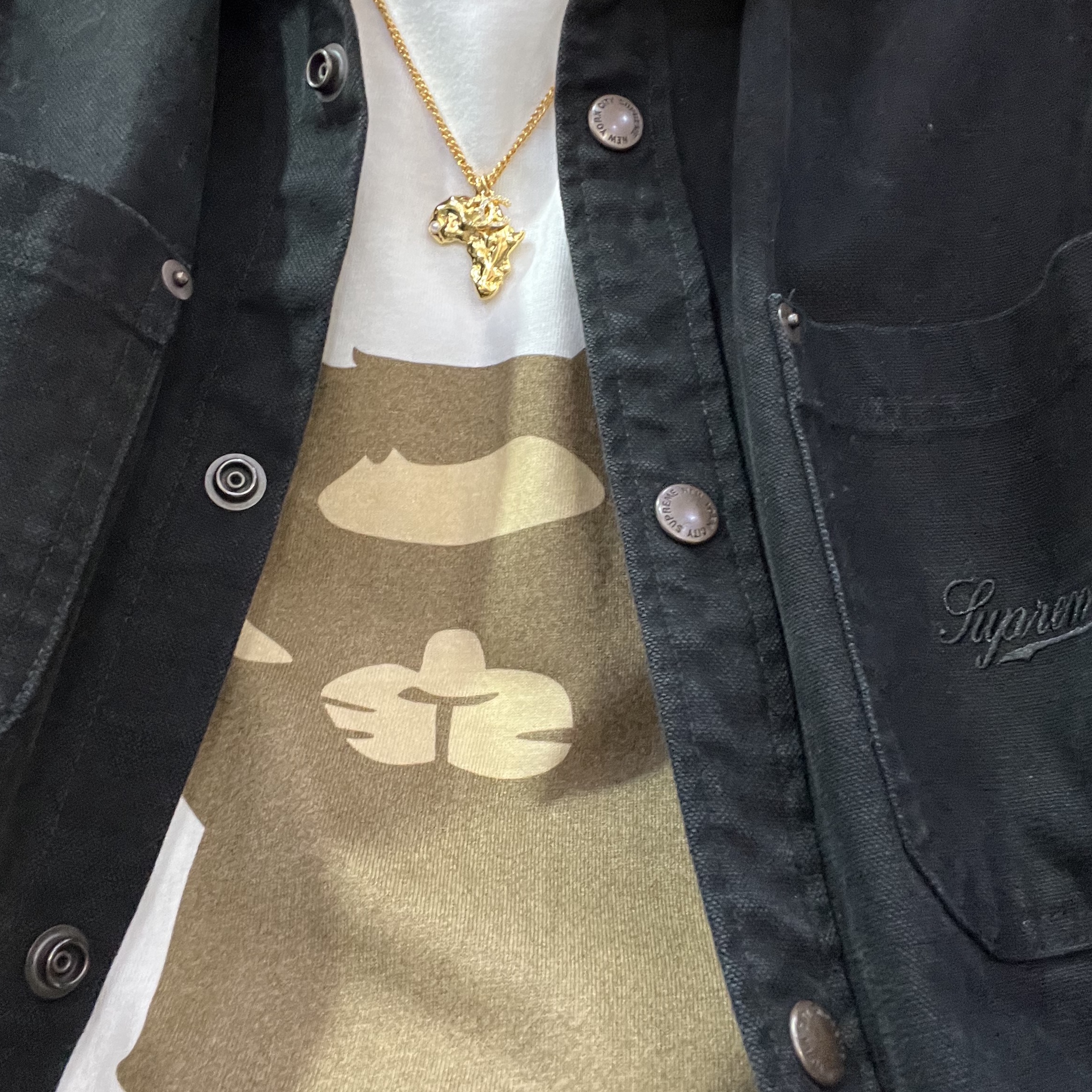 Chanel Africa Map Pendent Necklace 착용 스타일