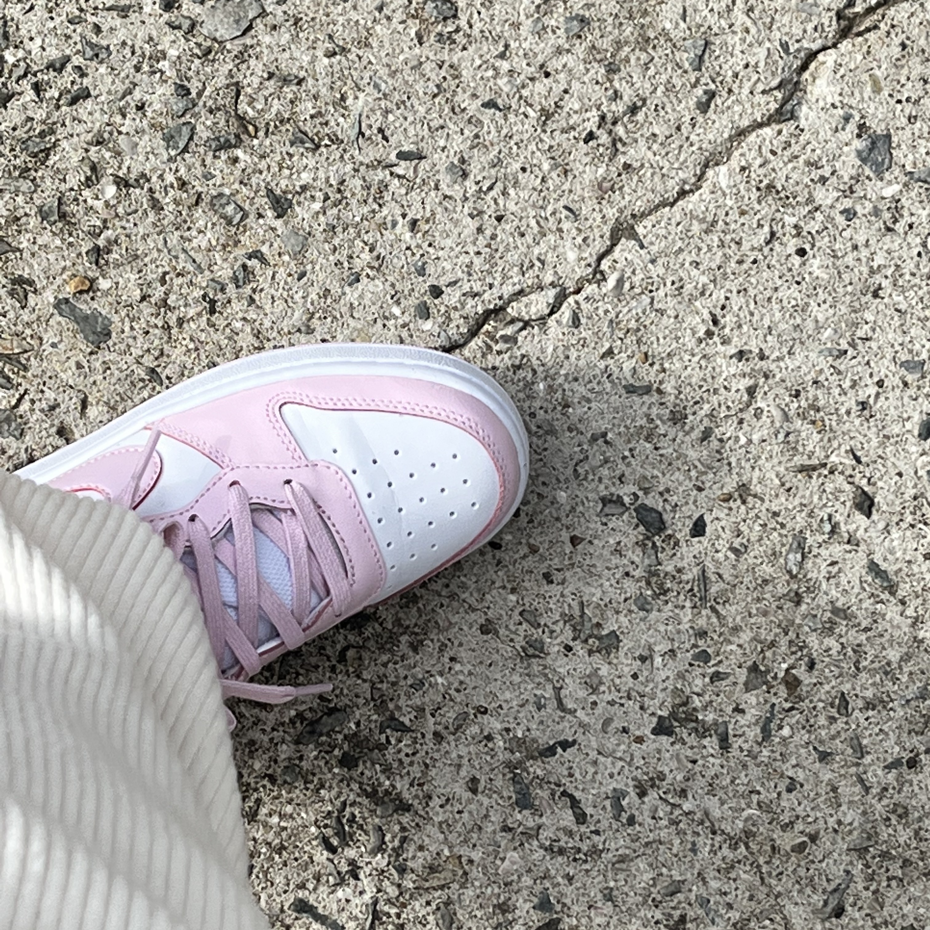 (GS) Nike Court Borough 2 SE White Pink Foam 착용 스타일 - 1